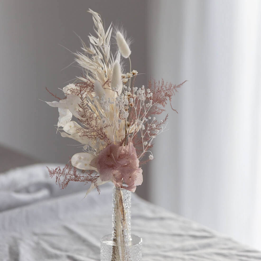 Mini droogbloemenboeket - tafeldecoratie roze en wit