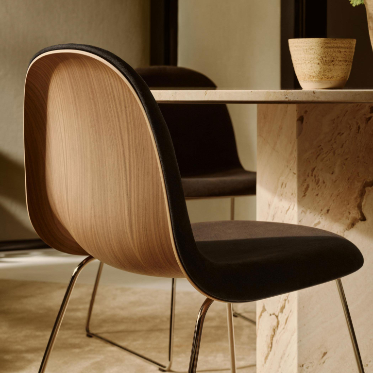 Gubi GUBI 3D eetkamerstoel RVS/Belsuede Special FR 132