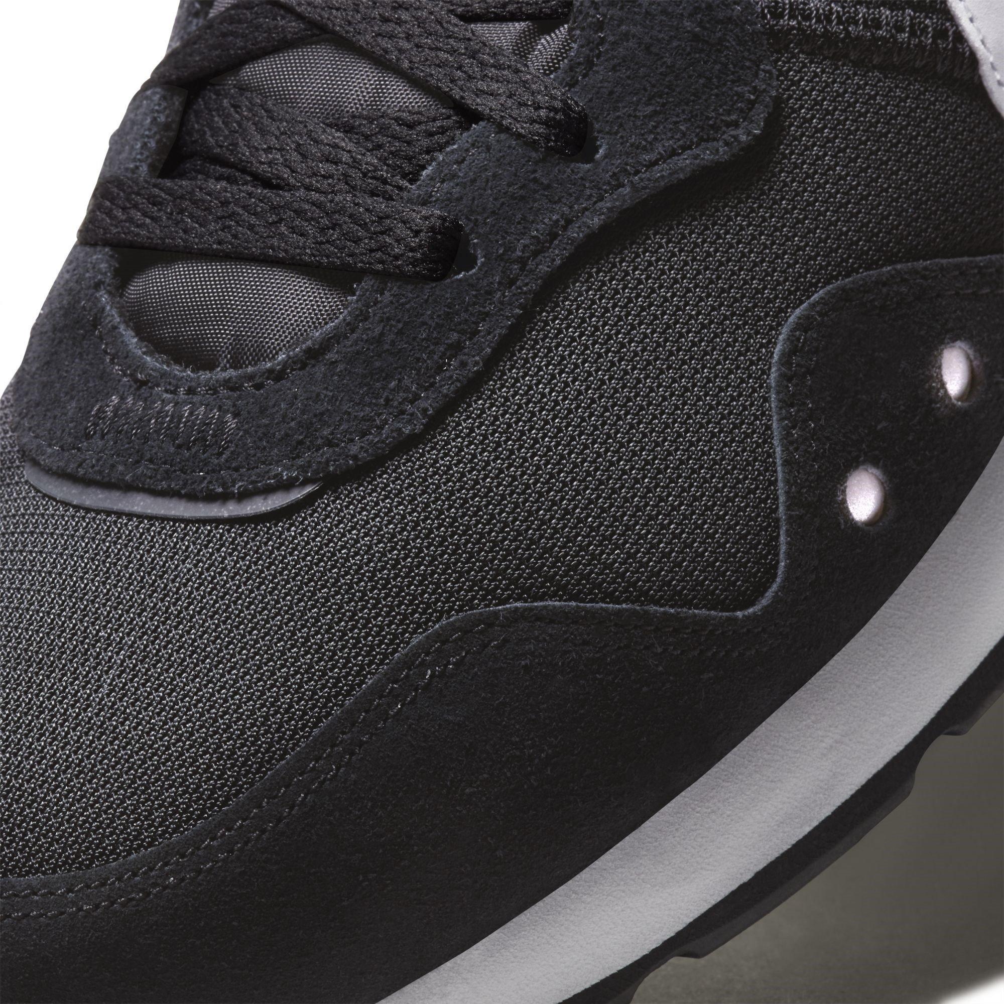 Nike Venture Runner Trainers Mens