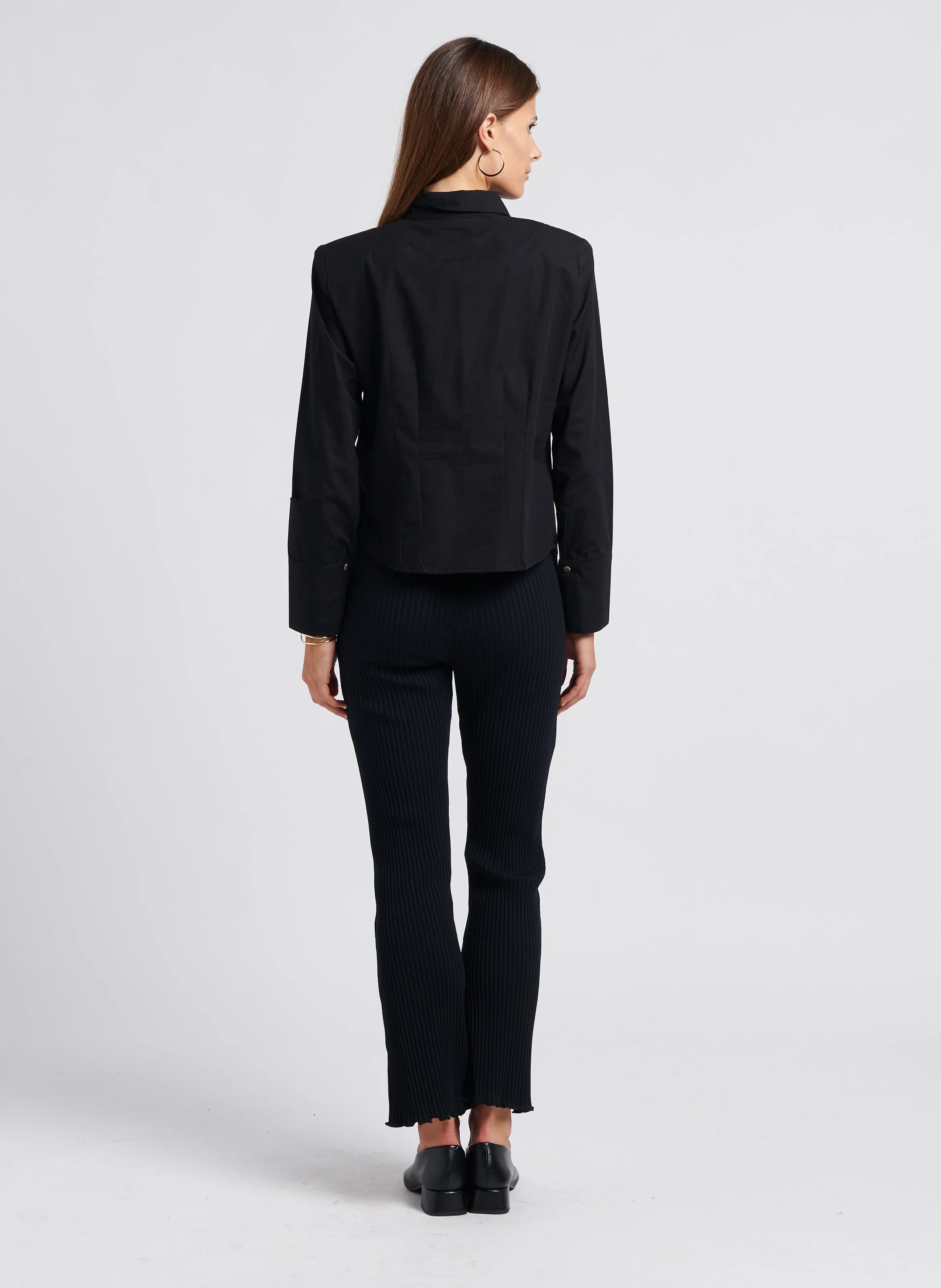 SAM - Chemise courte col en pointe droite en coton | Noir