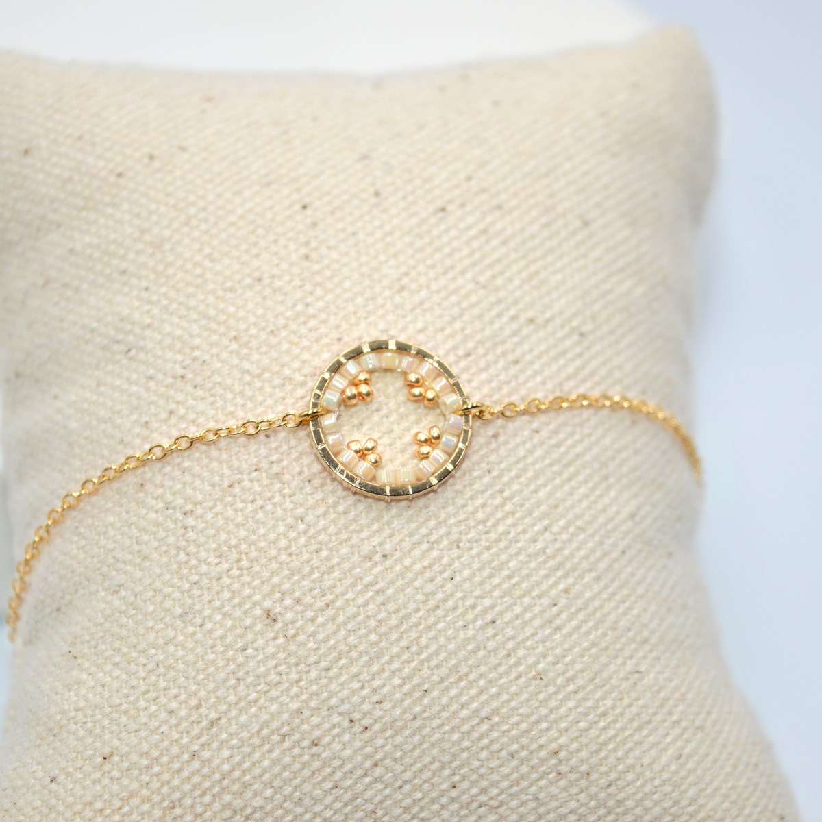 Bracelet  avec anneau tissé de perles miyuki blanc -Doré à l'or fin