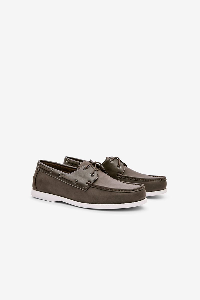 SAPATOS DE VELA COM SOLA EM CONTRASTE