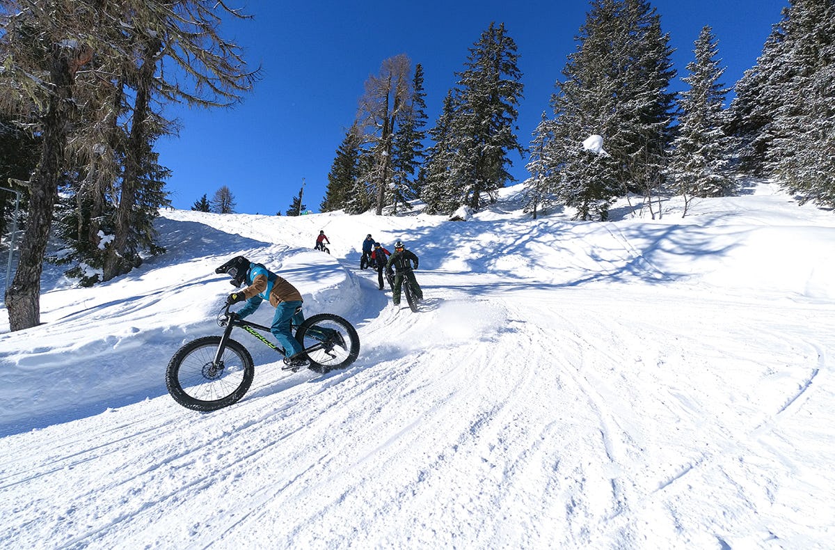 Fatbike-Downhill auf Schnee