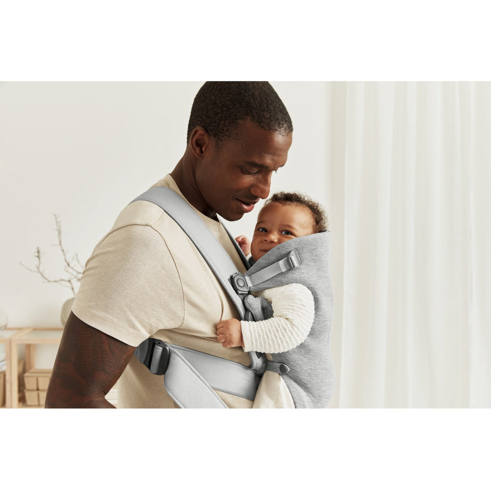 Køb BabyBjörn Light Grey Bæresele Mini | Luksusbaby