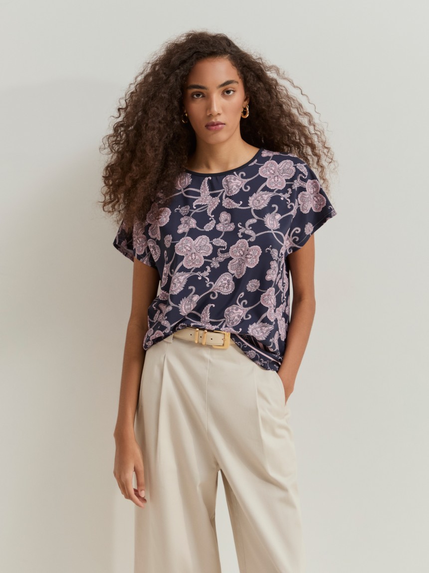 Blusa com padrão floral