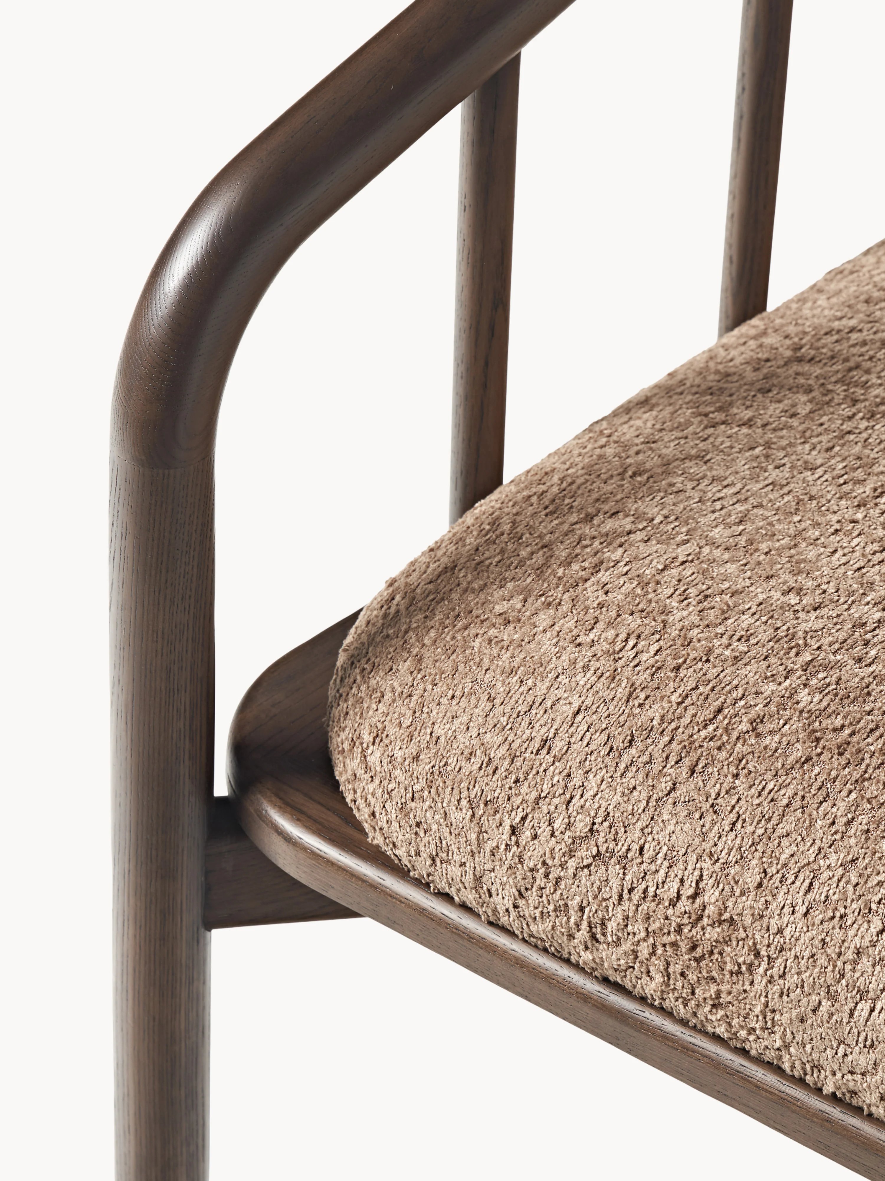 Loungefauteuil Balin van essenhout met teddy-bekleding