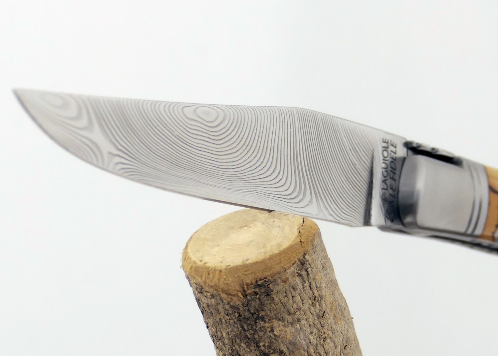 Couteau Laguiole avec un manche en Molaire de Mammouth Fossile
