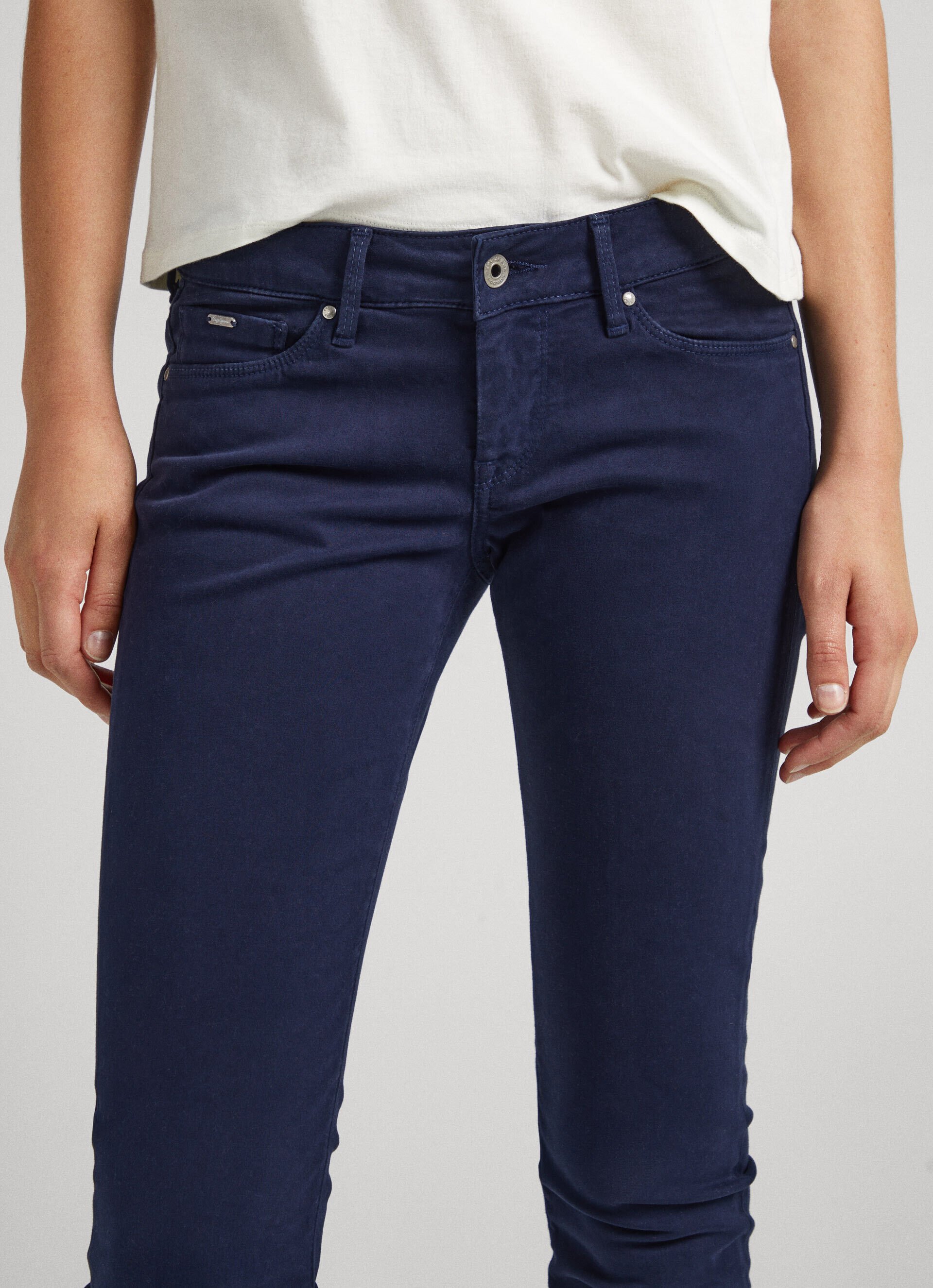 Calça skinny fit com 5 bolsos - azul dulwich