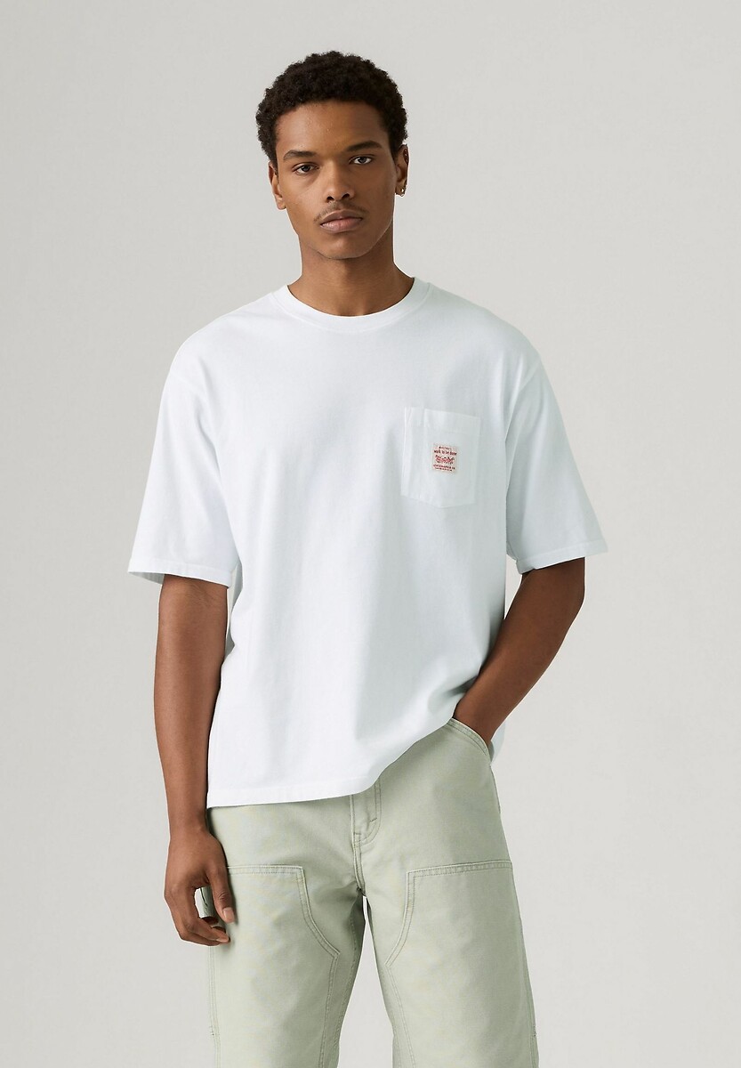 Camiseta Levi's com bolso no peito