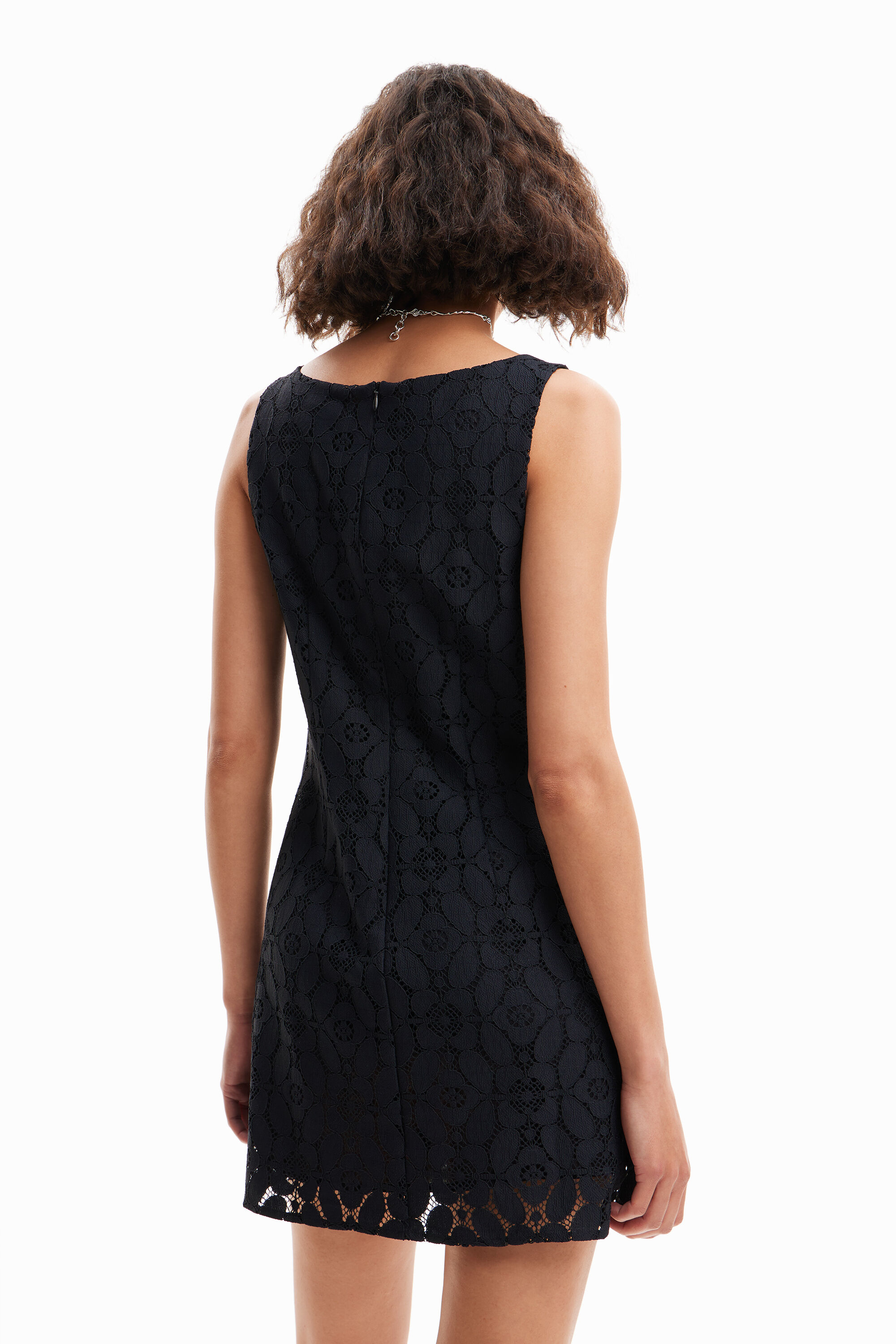 Robe courte dentelle