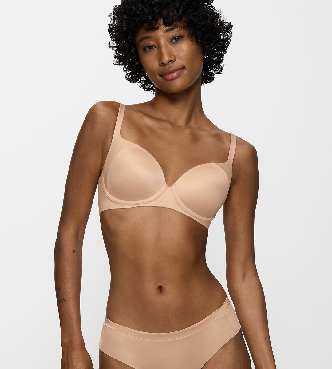 TRIUMPH<br>BH com suavização da maquiagem corporal Soft Touch