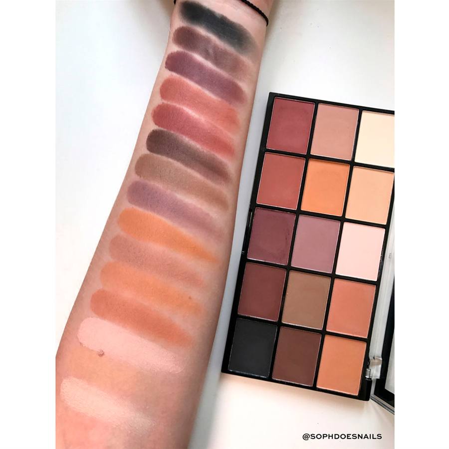 Makeup Revolution Re-Loaded Palette Basic Mattes 15x1,1g