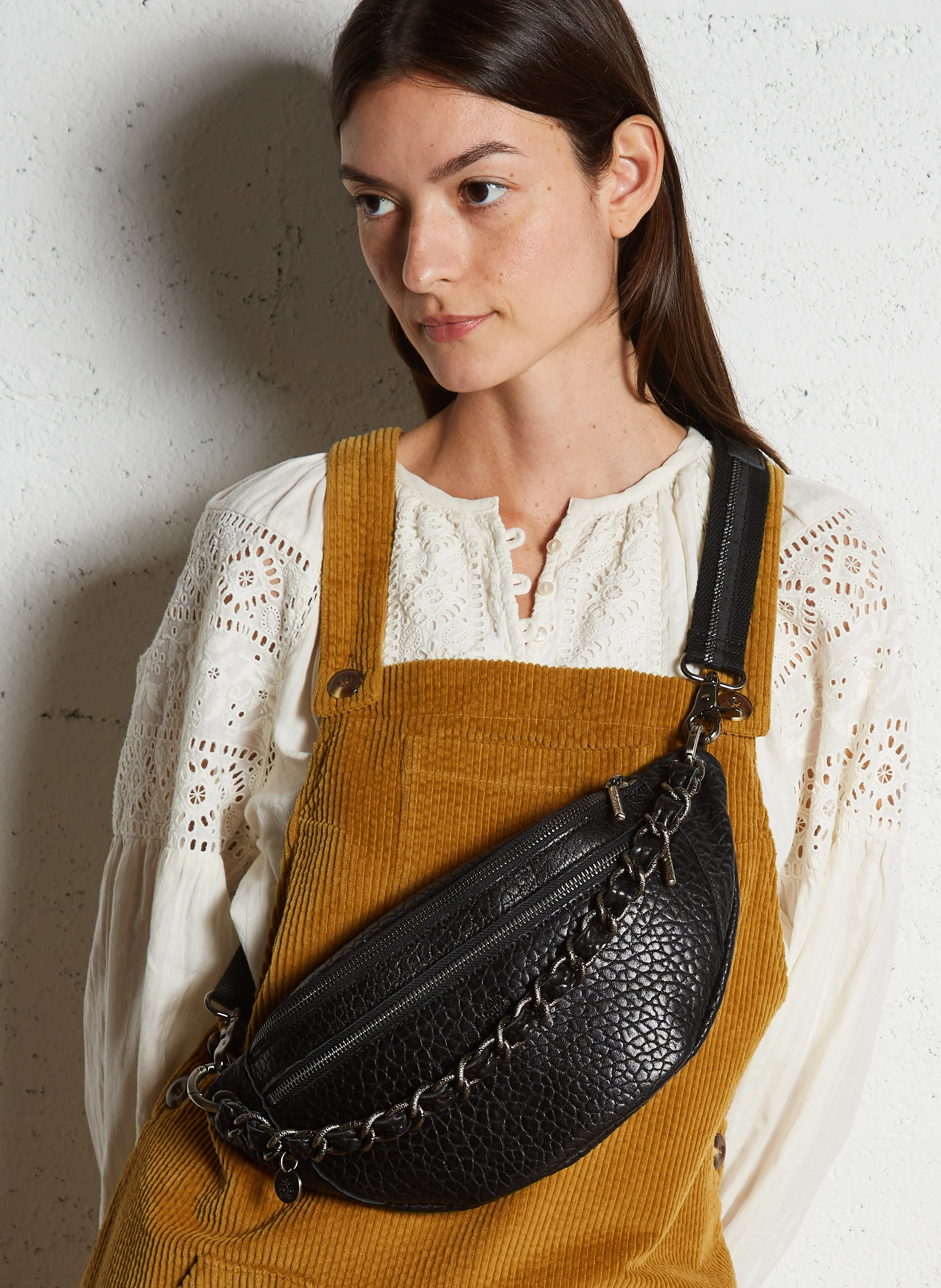 PETRA - Sac banane en cuir embossé| Noir