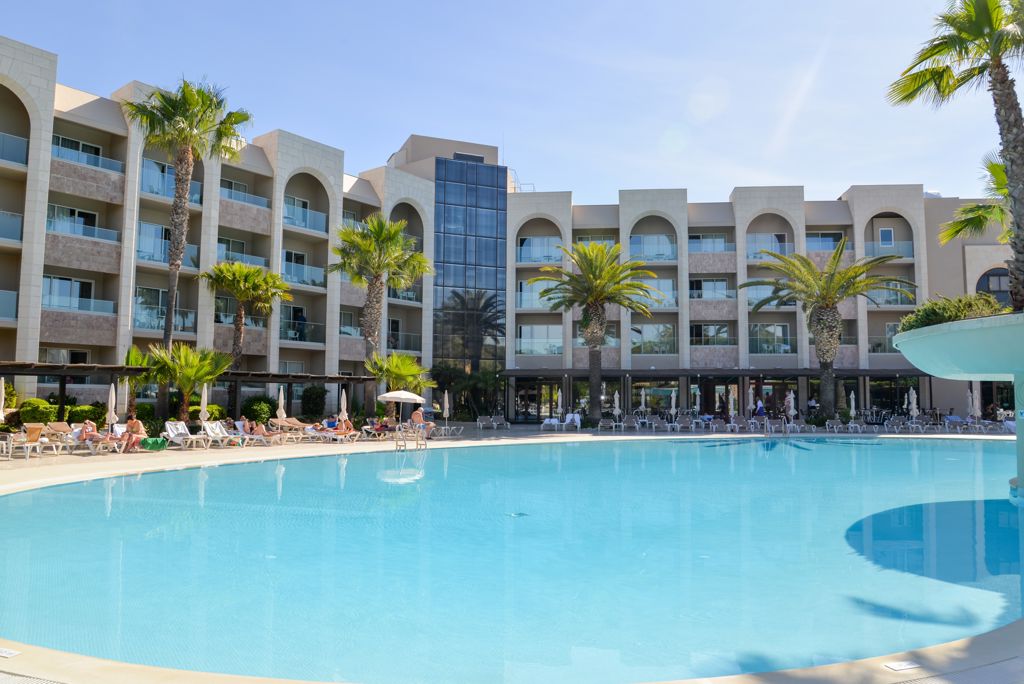Falesia Hotel Logies en ontbijt - Hotel