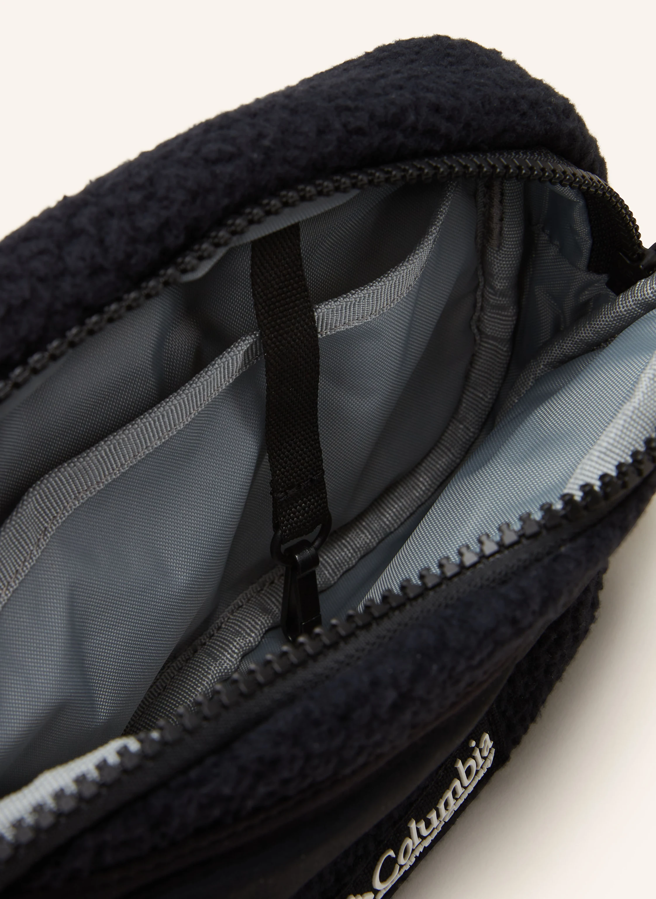 Columbia Gürteltasche mit Teddyfell