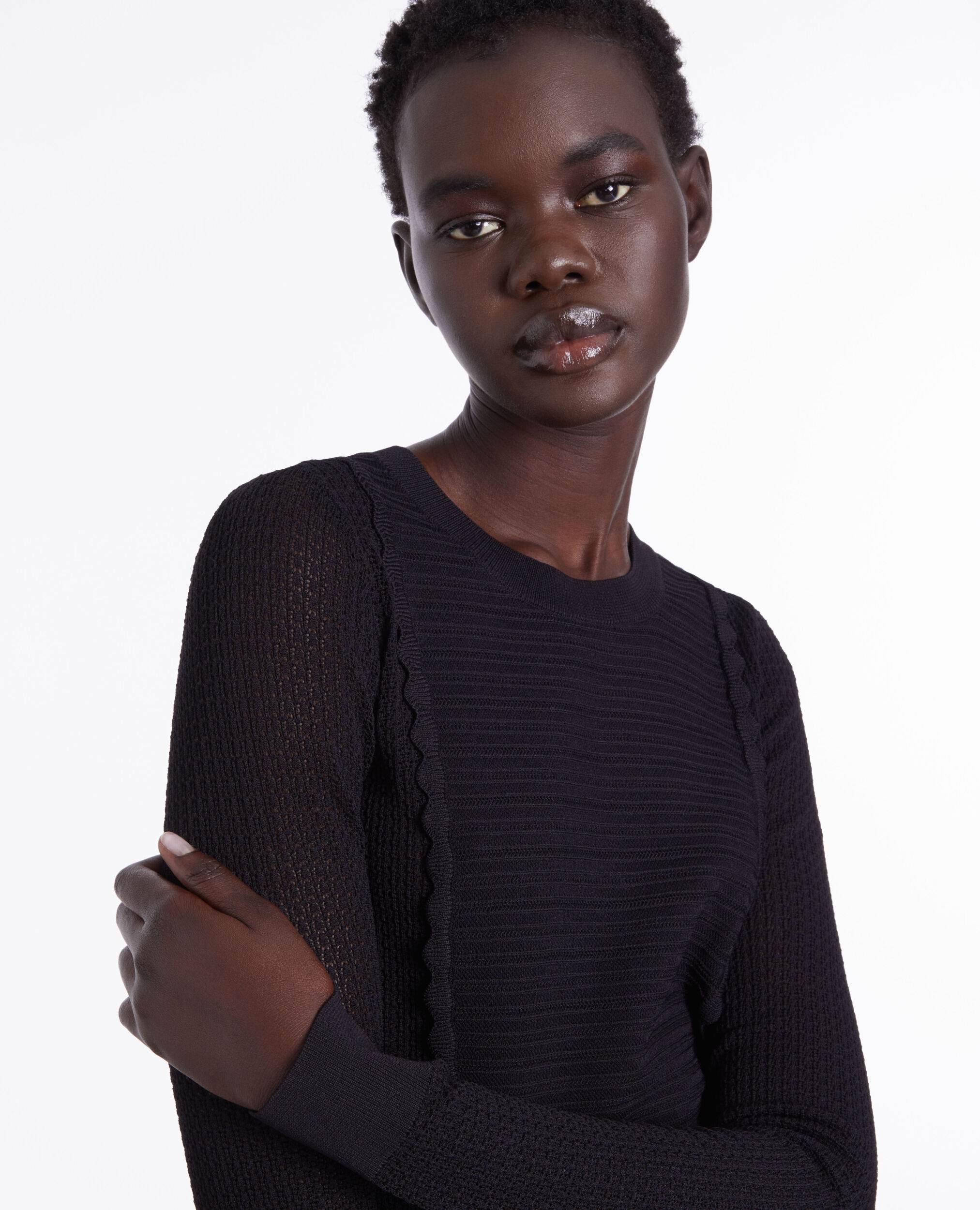 Pull noir en maille ajourée