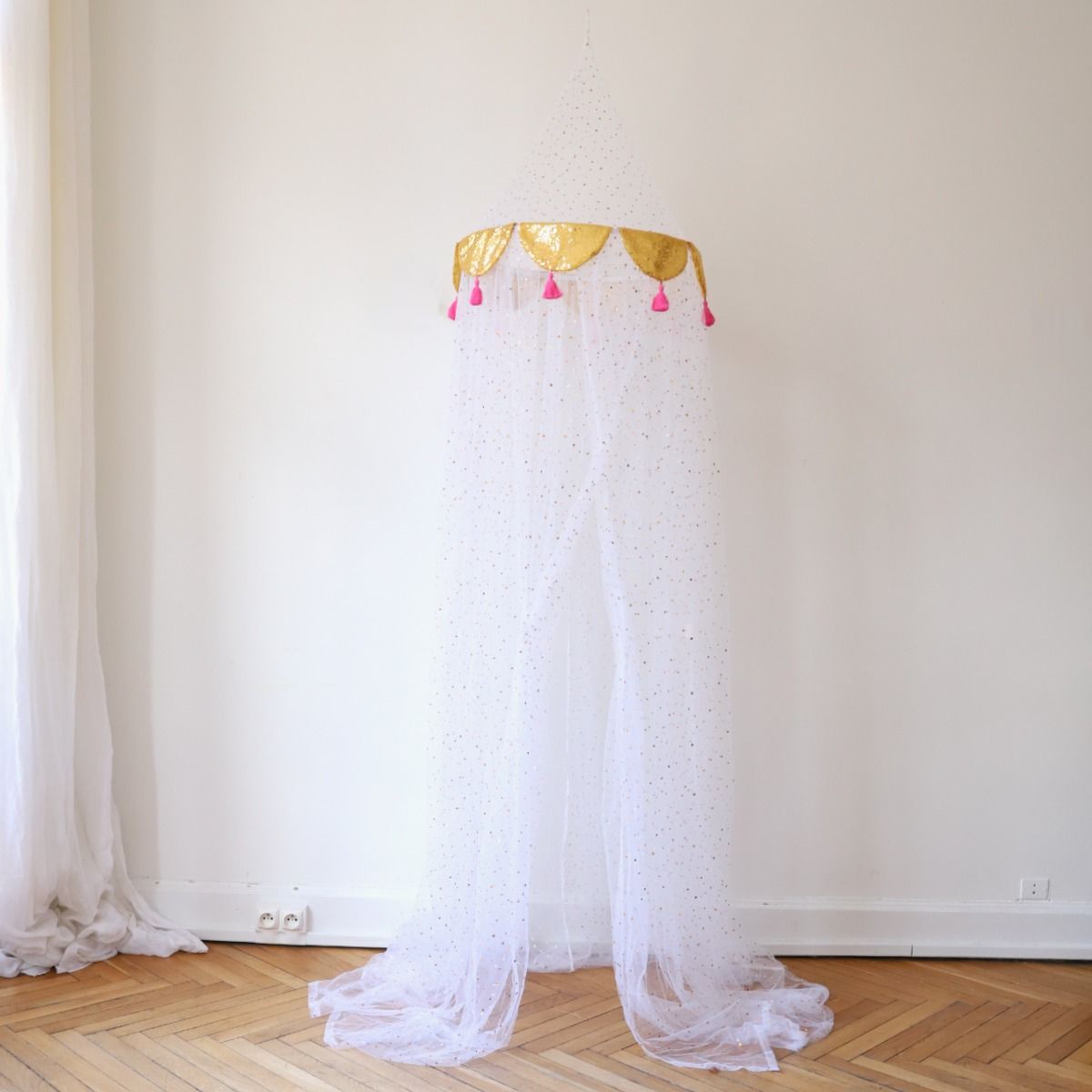 Ciel de lit tulle et sequins dorés Surprise Partie !
