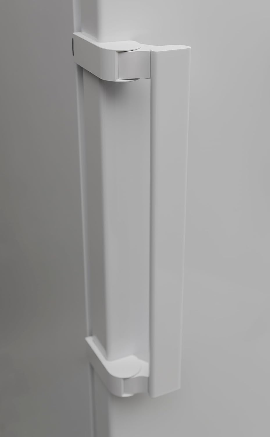 SHARP SJ-SC11CMXWD-EU Gefrierschrank freistehend 186 cm, EEK D, NoFrost, 279 L Gesamtvolumen, Twisted Ice Maker, Weiß