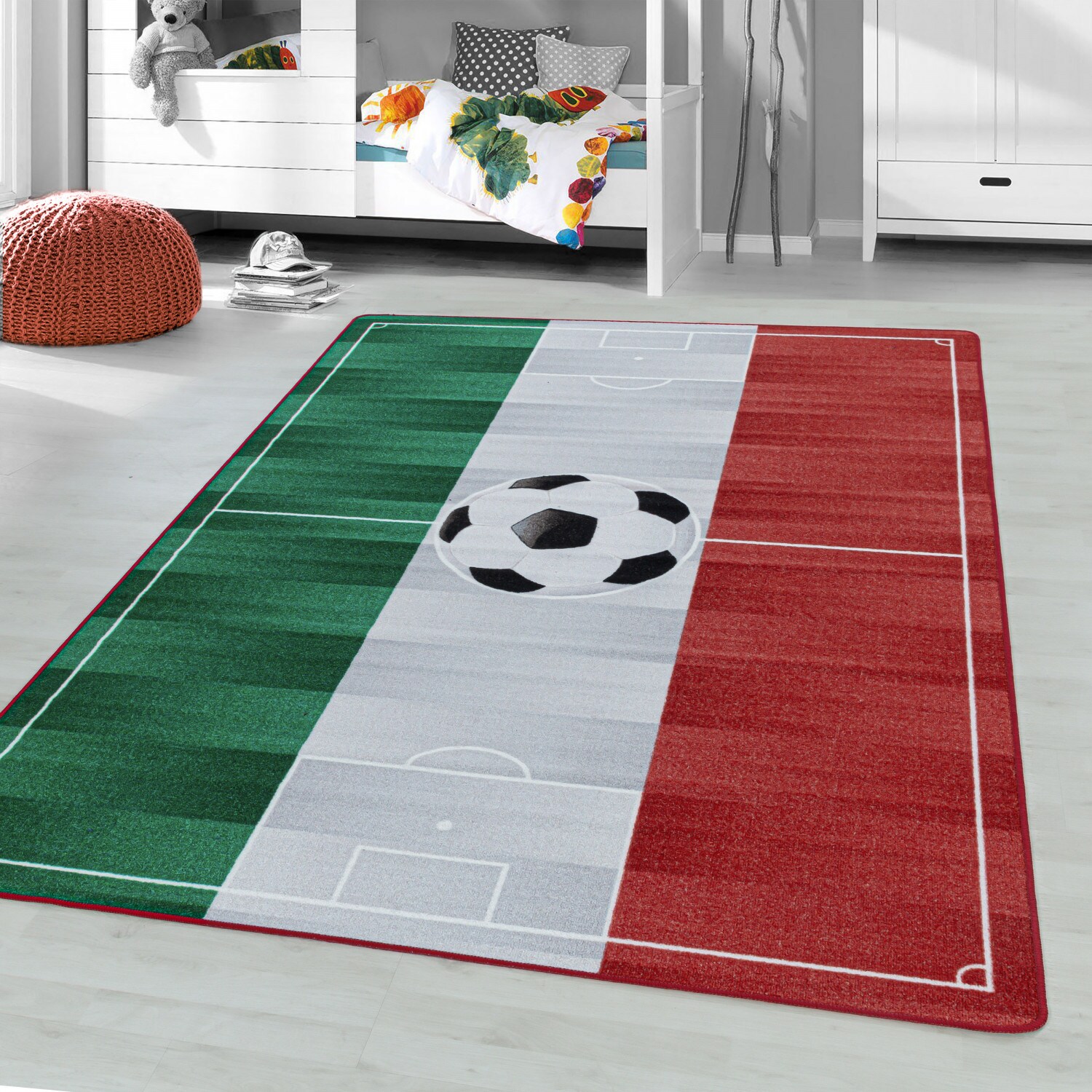 Kinderteppich Fußball, Fußballfeld mit Flaggen Motiv, Höhe 9 mm Ökotex Standard