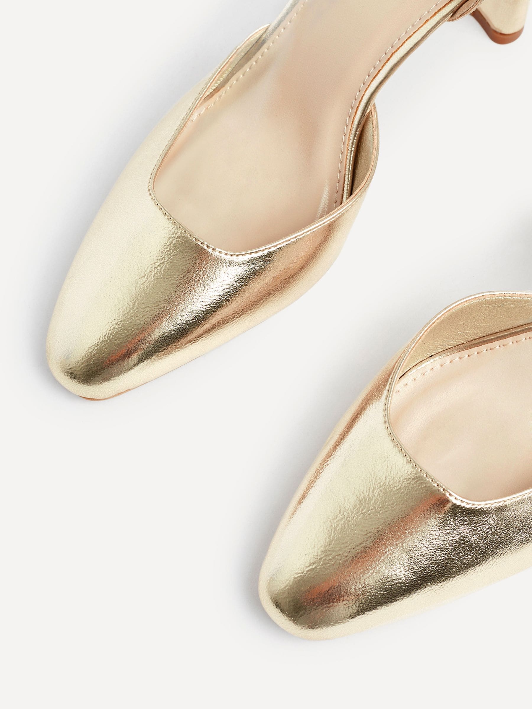 Goud - Linzi Corinne Schoenen met vierkante neus en gesloten hakken