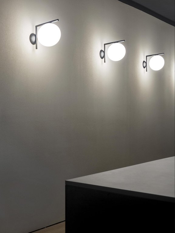 Flos IC Lights C/W1 Outdoor wandlamp donkerbruin