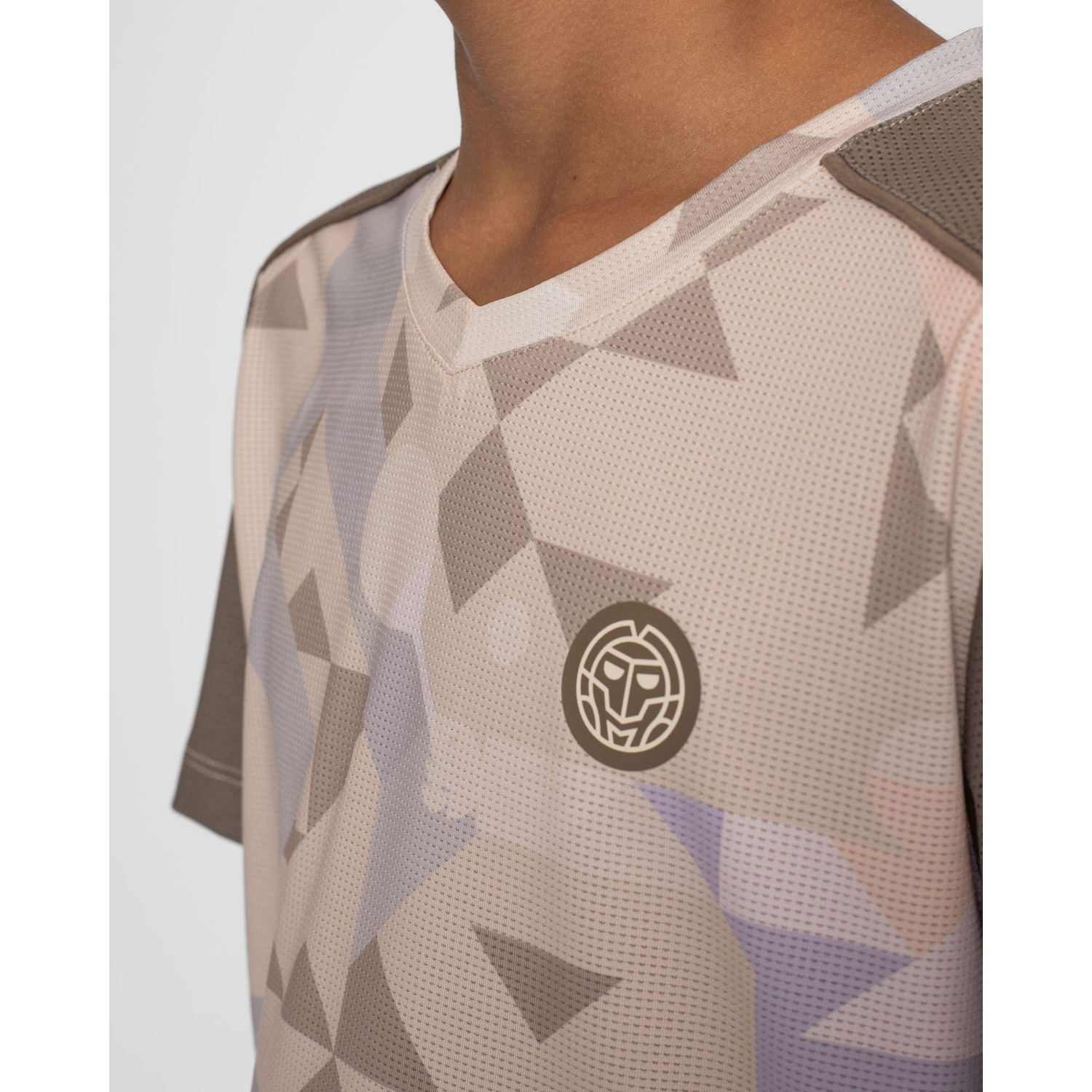 Bidi Badu Paris 2025 V-Neck Tee Jongens