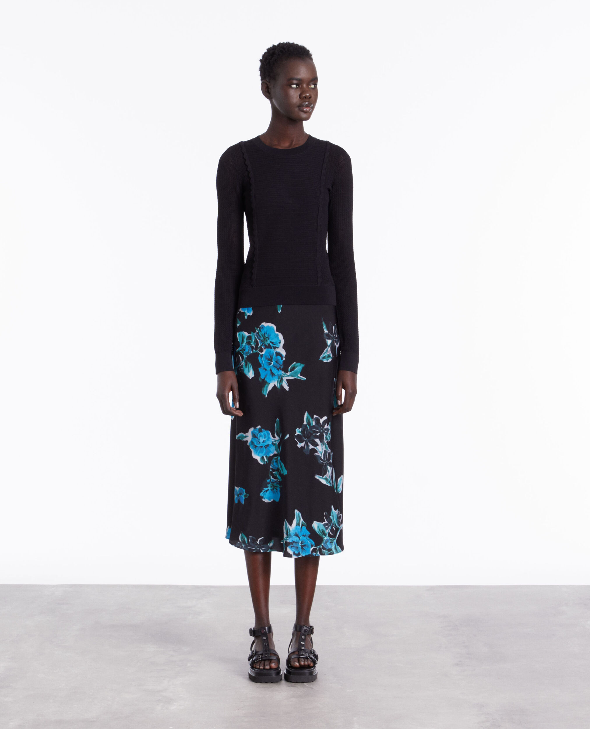 Pull noir en maille ajourée