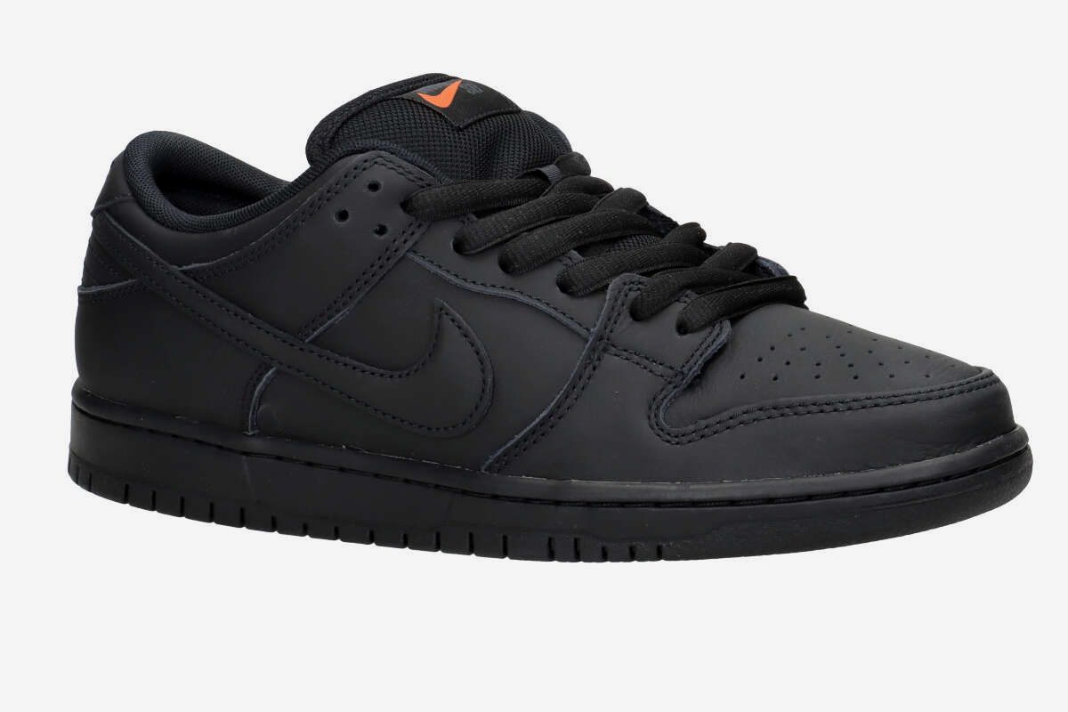 Nike SB Dunk Low Pro Schuh (black black black)