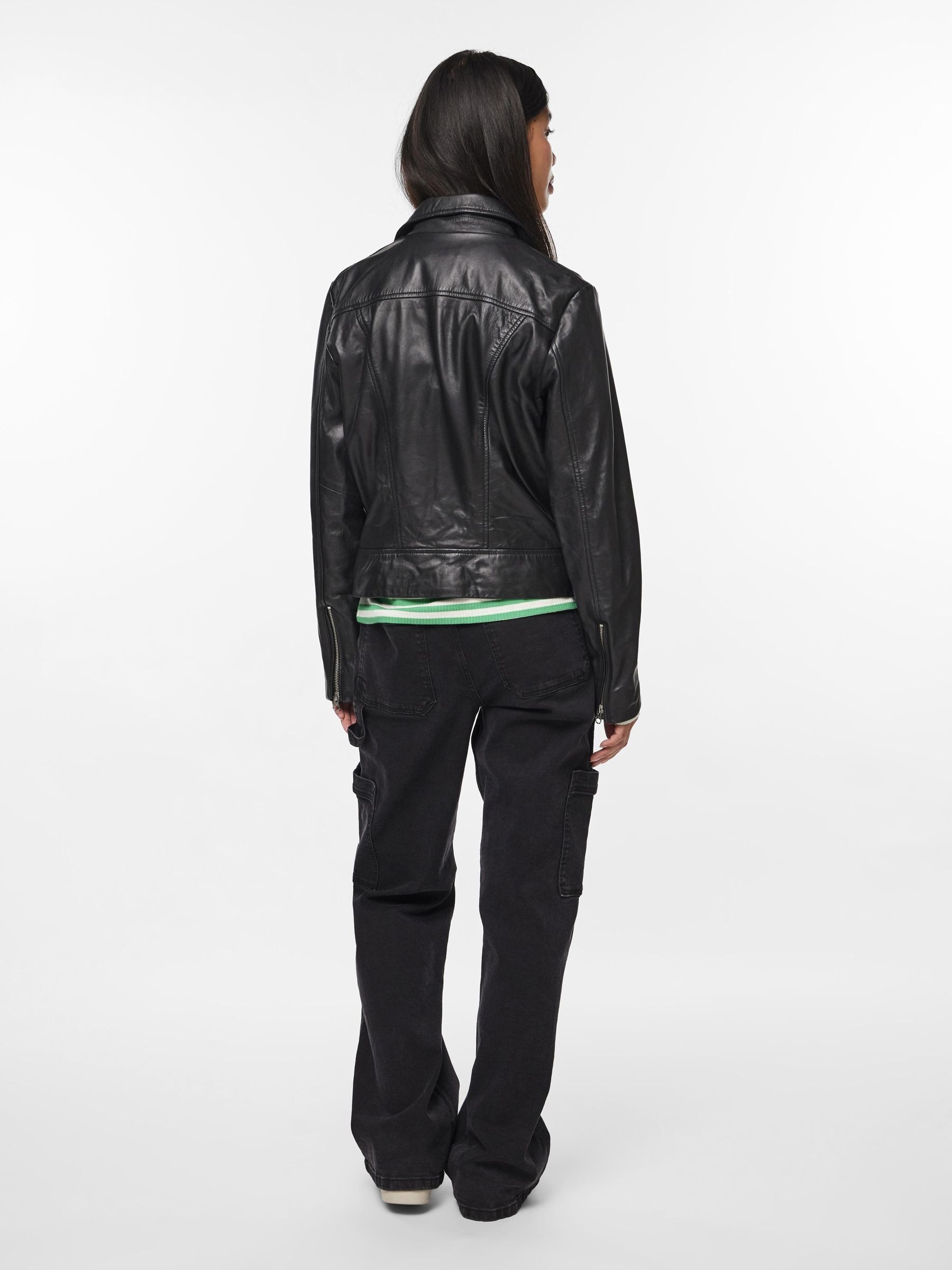 pieces Lederjacke »PCSUSSE LEATHER JACKET NOOS« aus weichem Lammleder