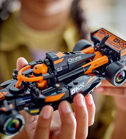 LEGO® Speed Champions - McLaren F1® Team MCL38 Rennwagen 77251 -