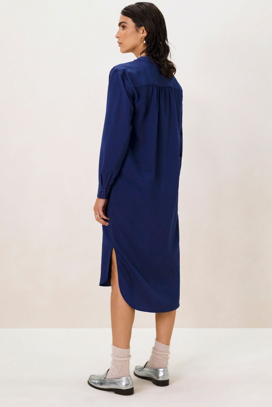 Donkerblauwe midi jurk met V-hals