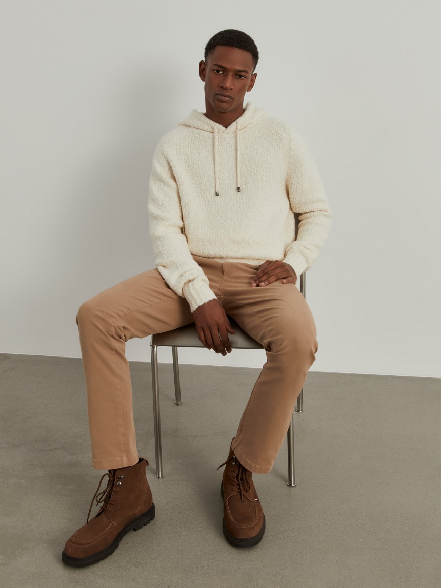 Sweater com capuz em malha estruturada