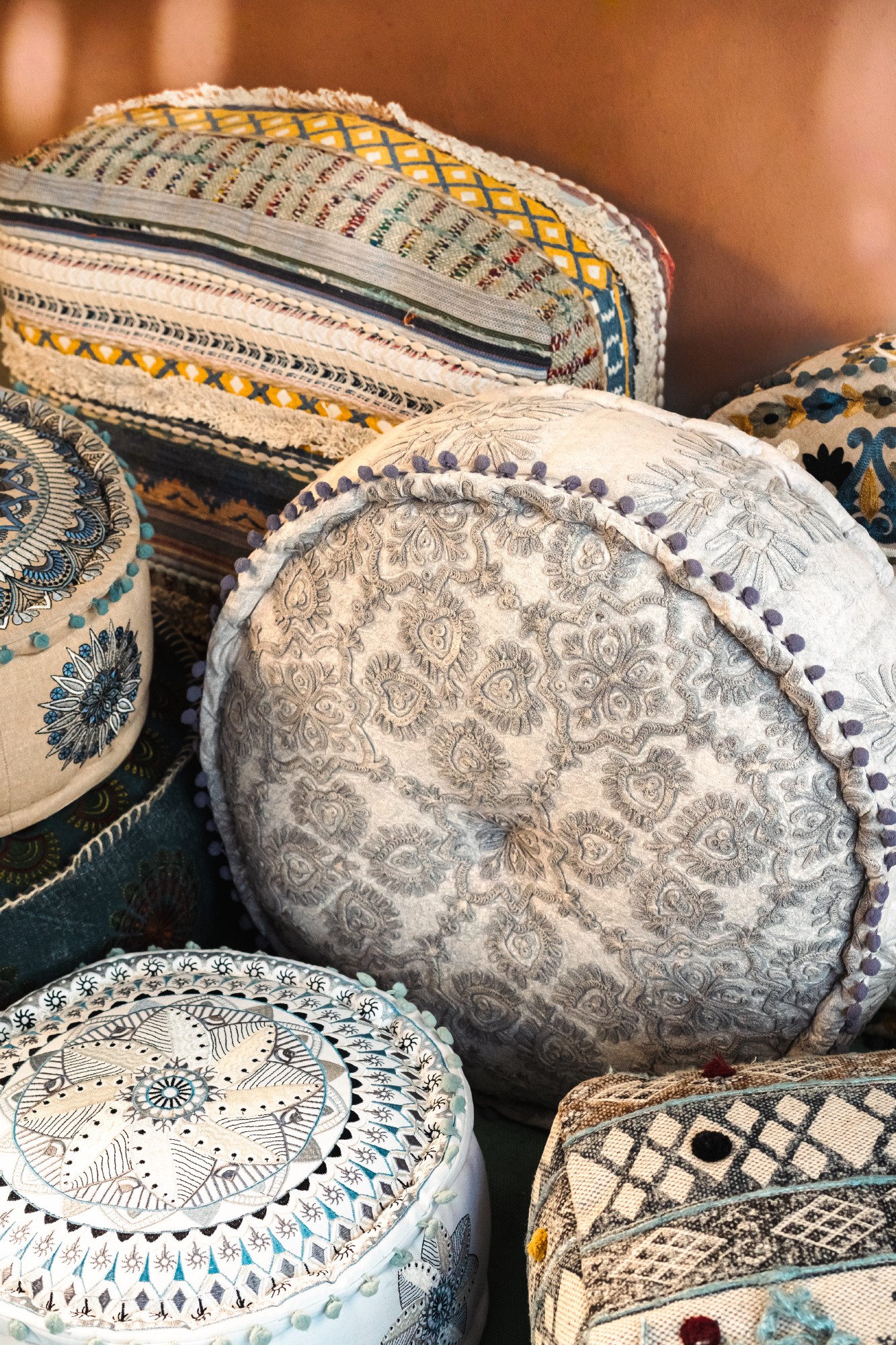 Pouf 'Tilak', grau, Ø 60 cm, H 20 cm von fischer's lagerhaus