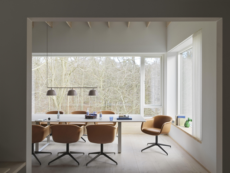 Muuto Fiber Conference vergaderstoel re-wool 108