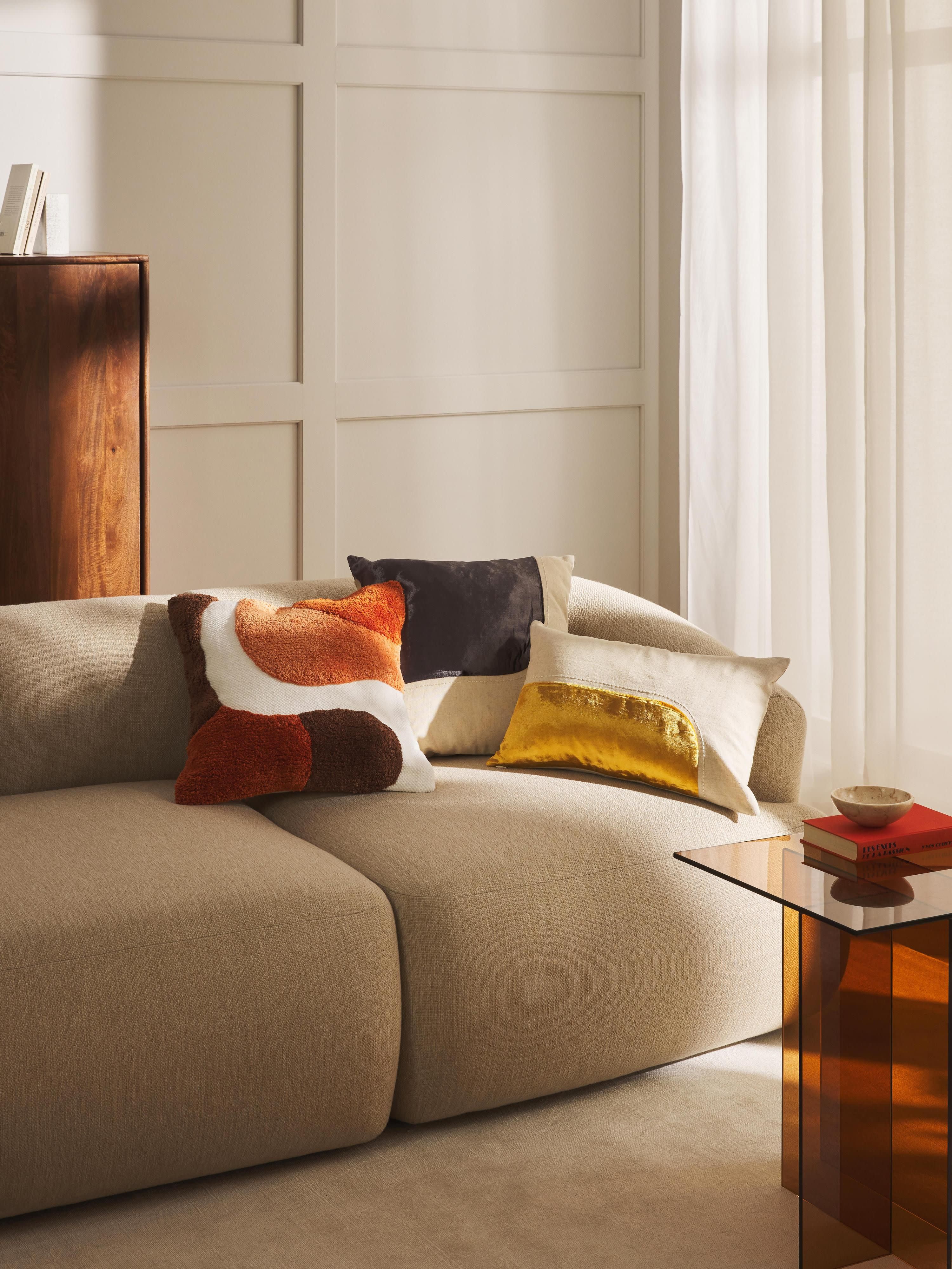 Handgetufte kussenhoes Malu met decoraties