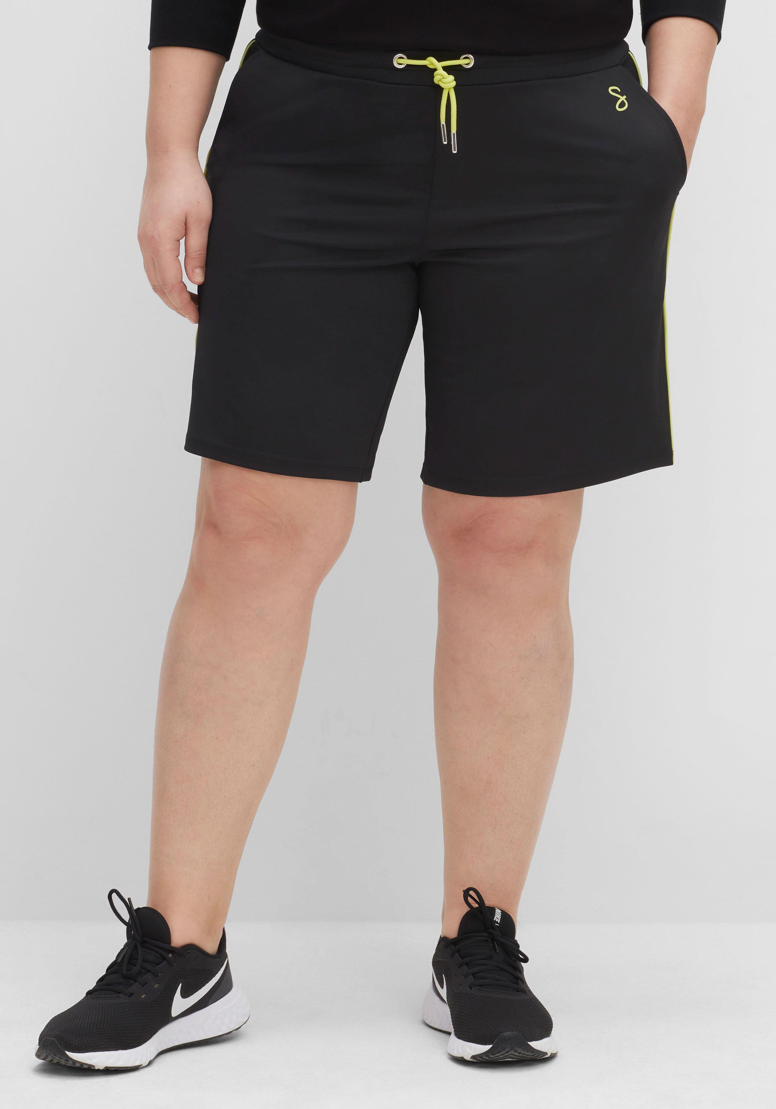 Bermudas aus Funktionsmaterial, mit Kontrastdetails