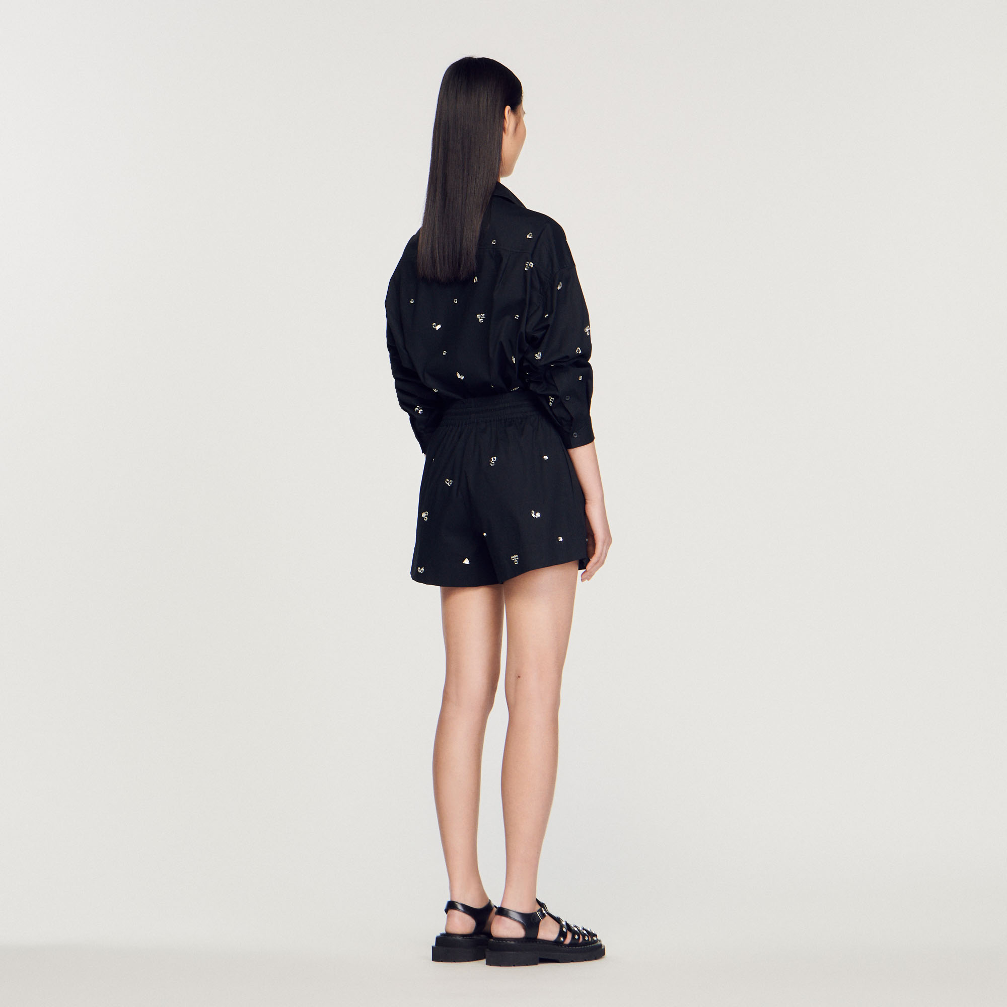 Short orne de strass brodes á la main