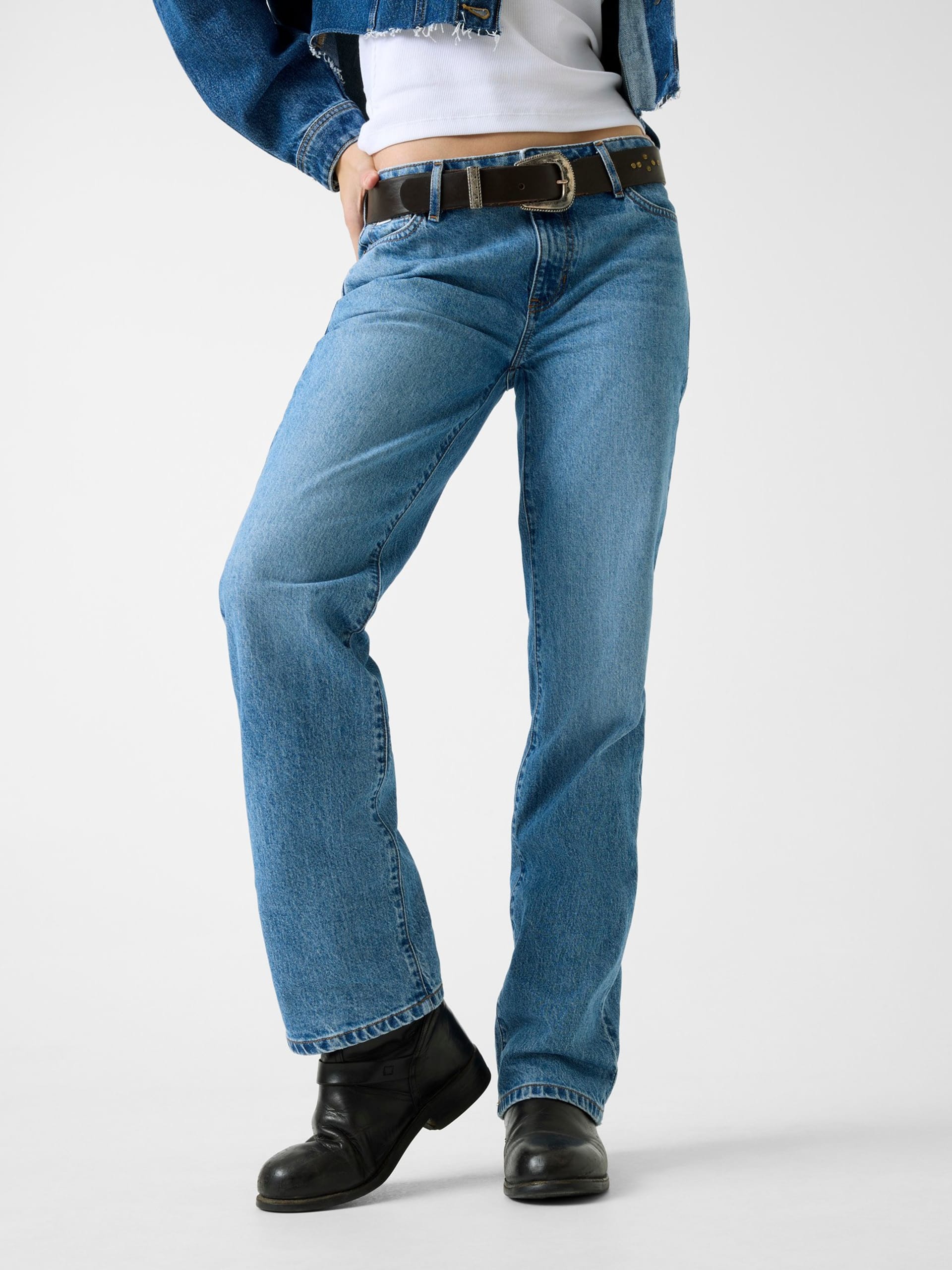 Calça jeans reta de cintura média G08
