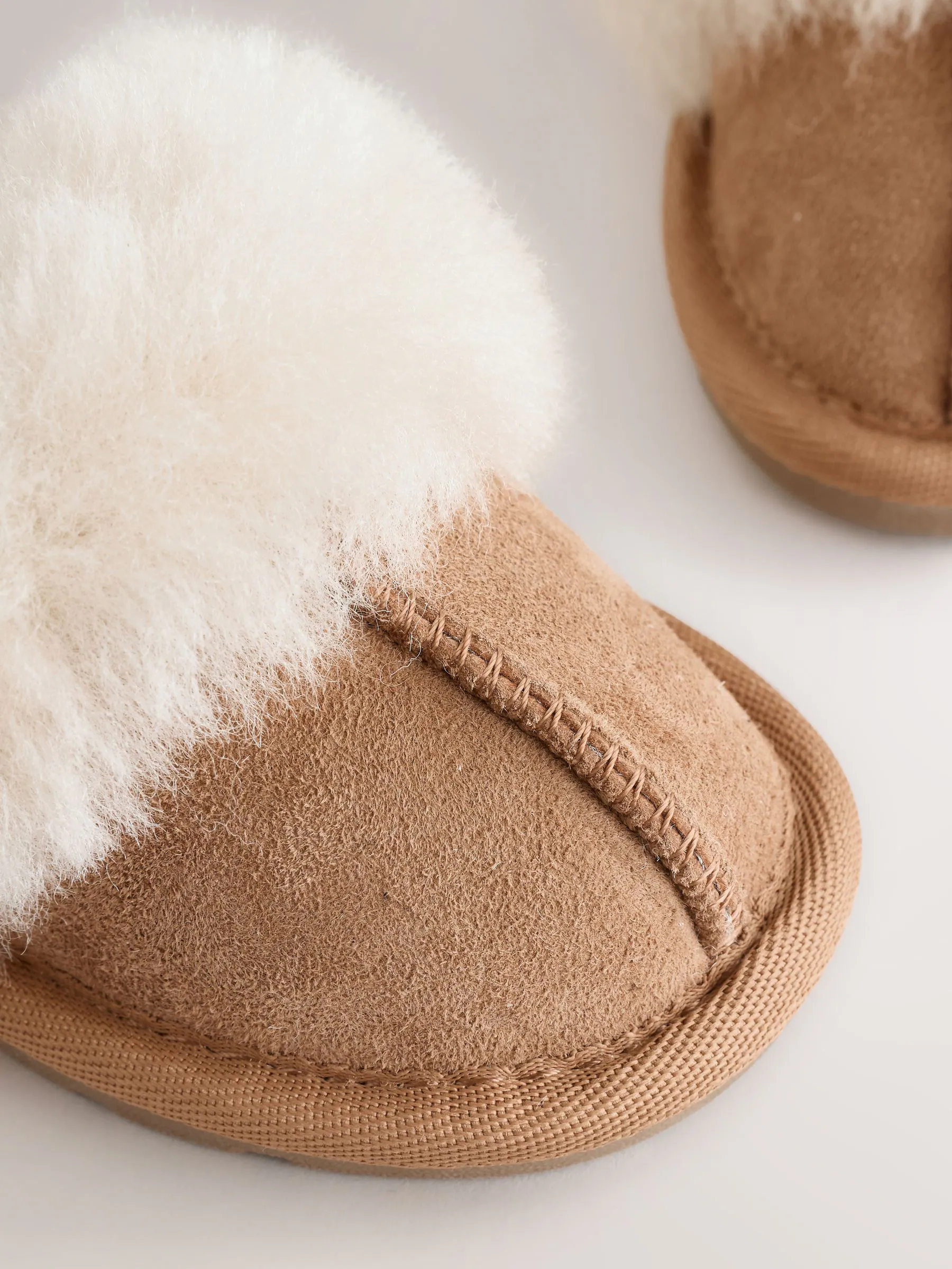 Lichtbruin - Suede Sheepskin Lined Slippers