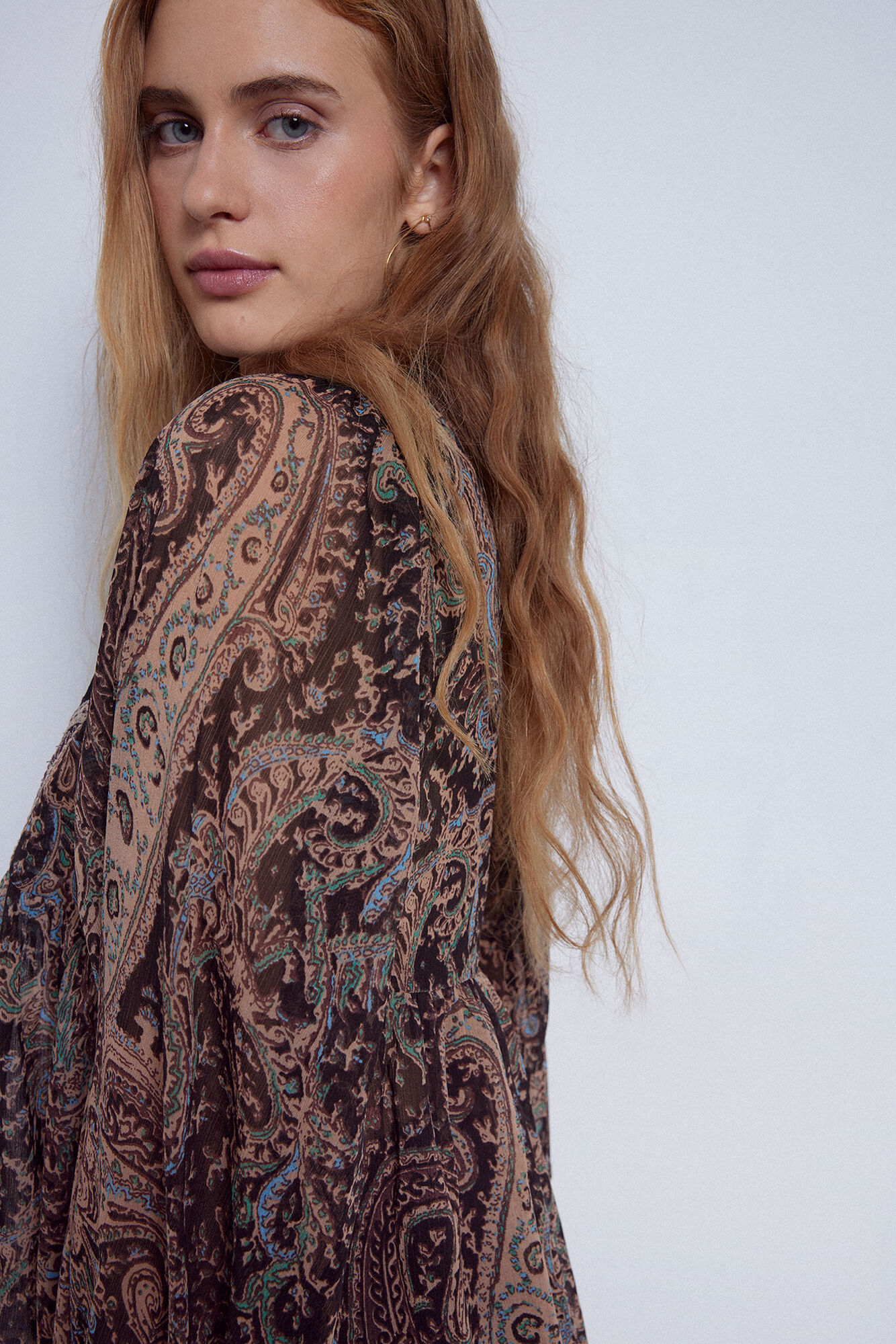 Blusa bordada e estampada