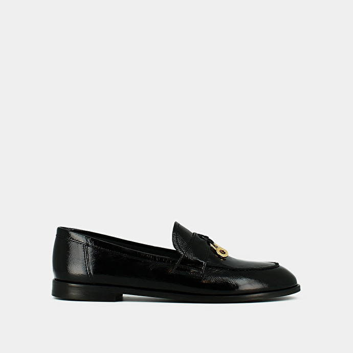 Mocassins aux détails dorés  en cuir brillant noir