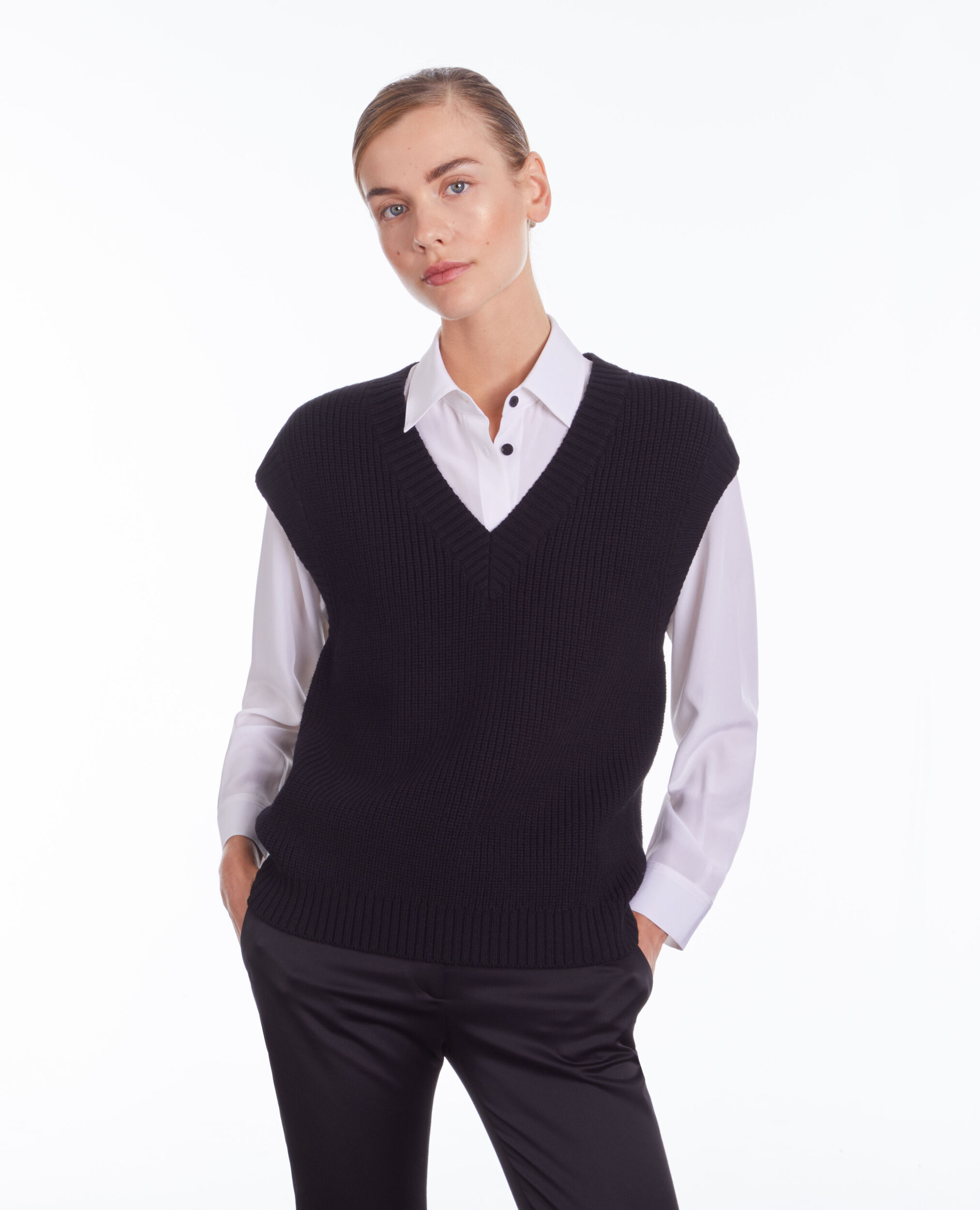 Pull noir sans manches en laine
