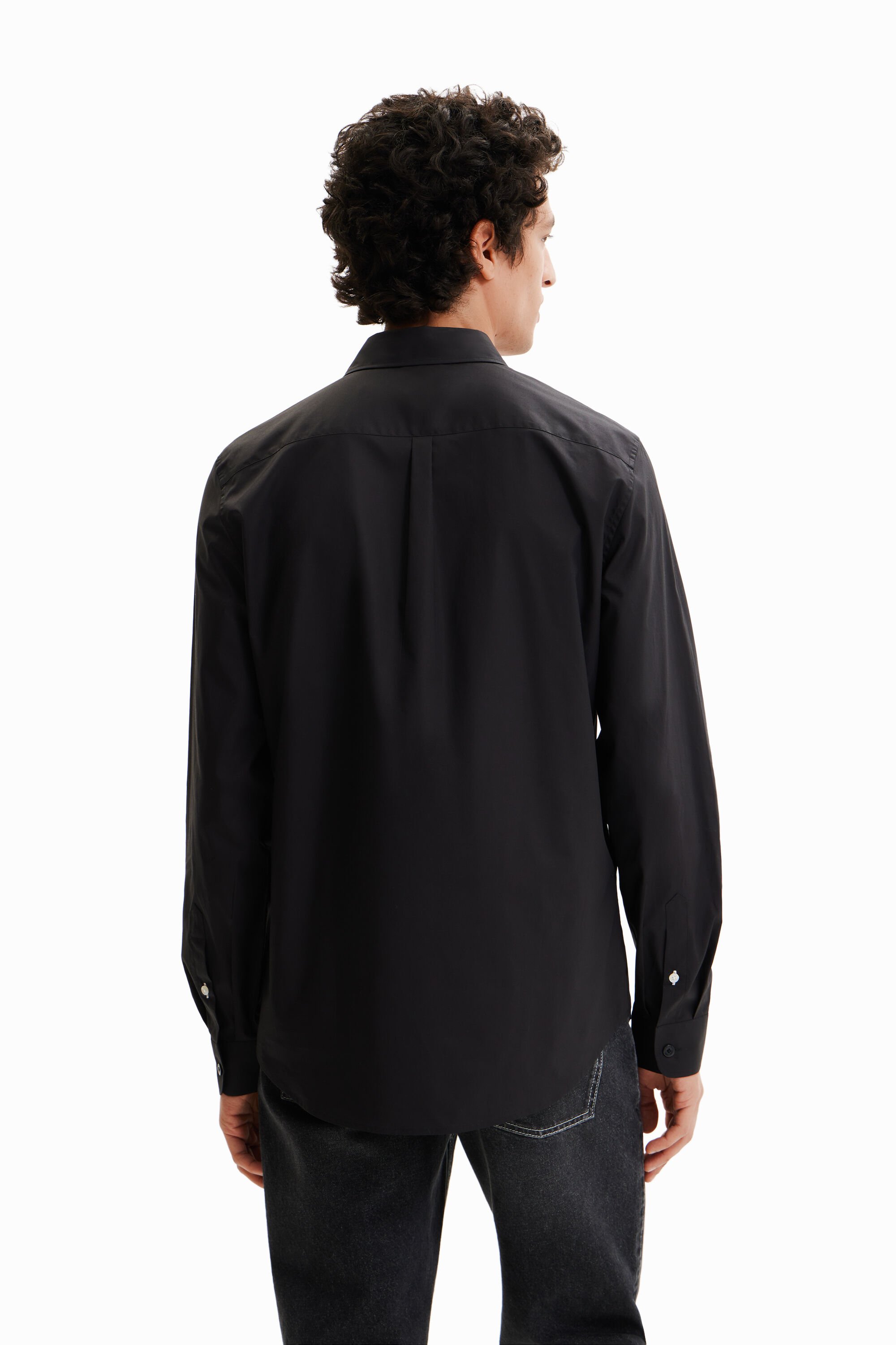 Chemise basique détails contraste