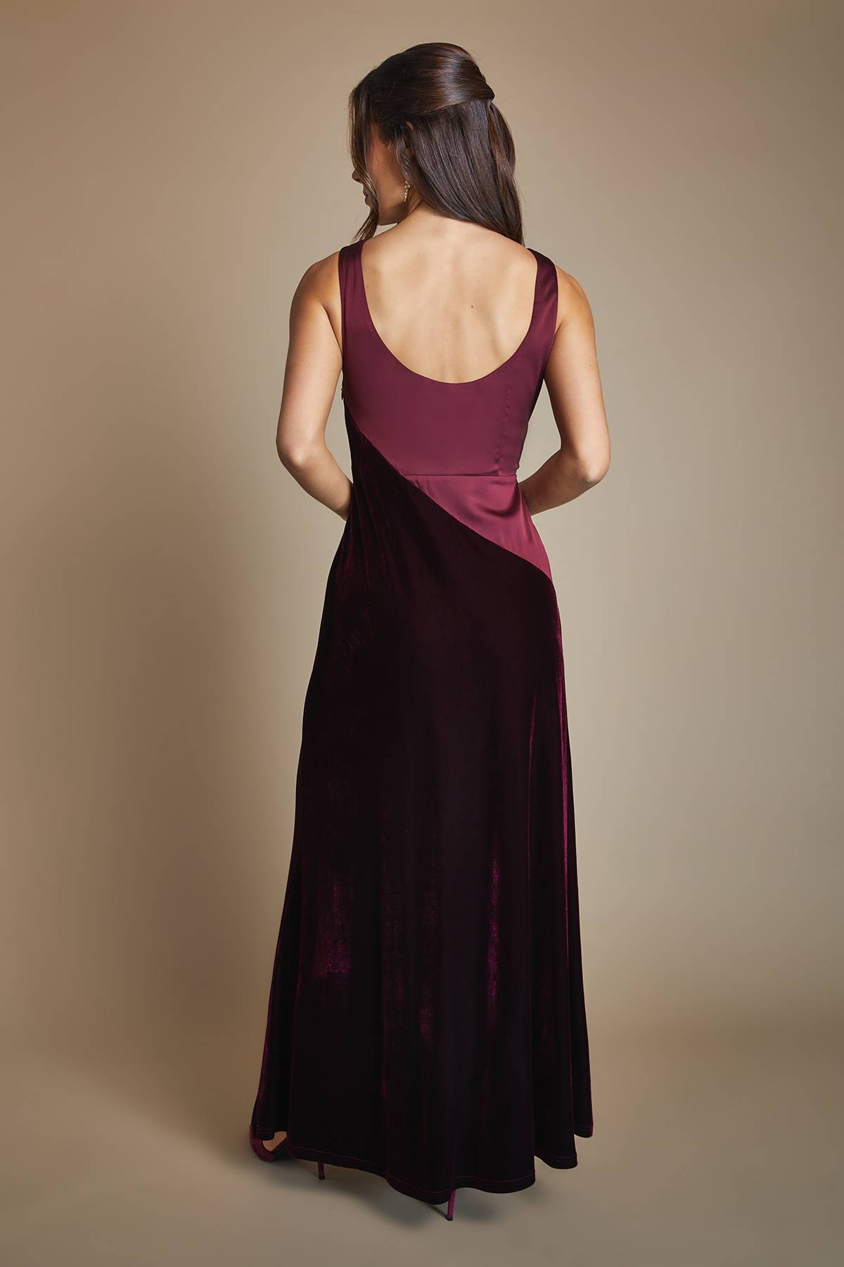 Coast Robe de Demoiselle d'Honneur Longue en Velours à Col V et Jupe Ample