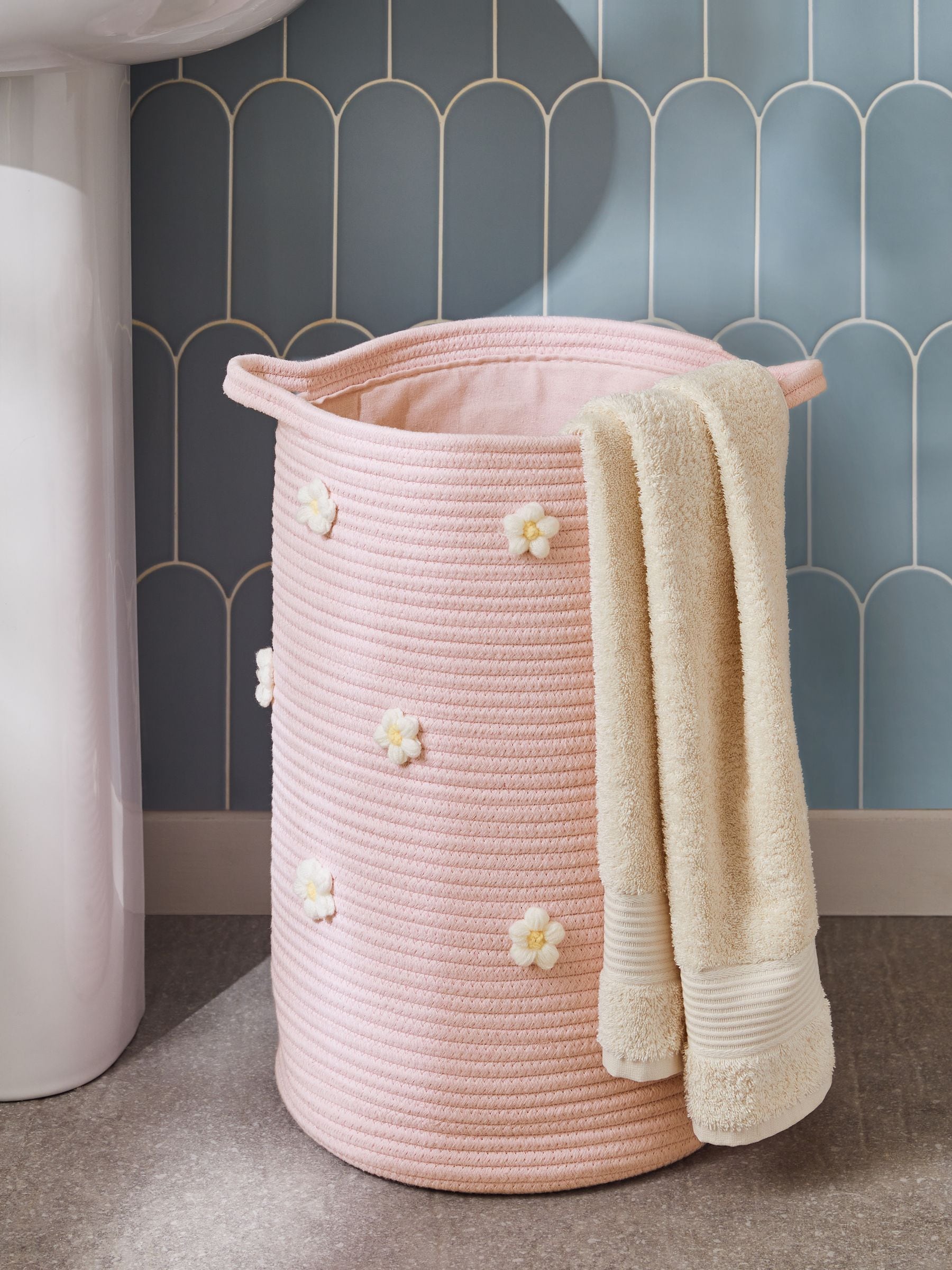 Wasmand met madeliefjes