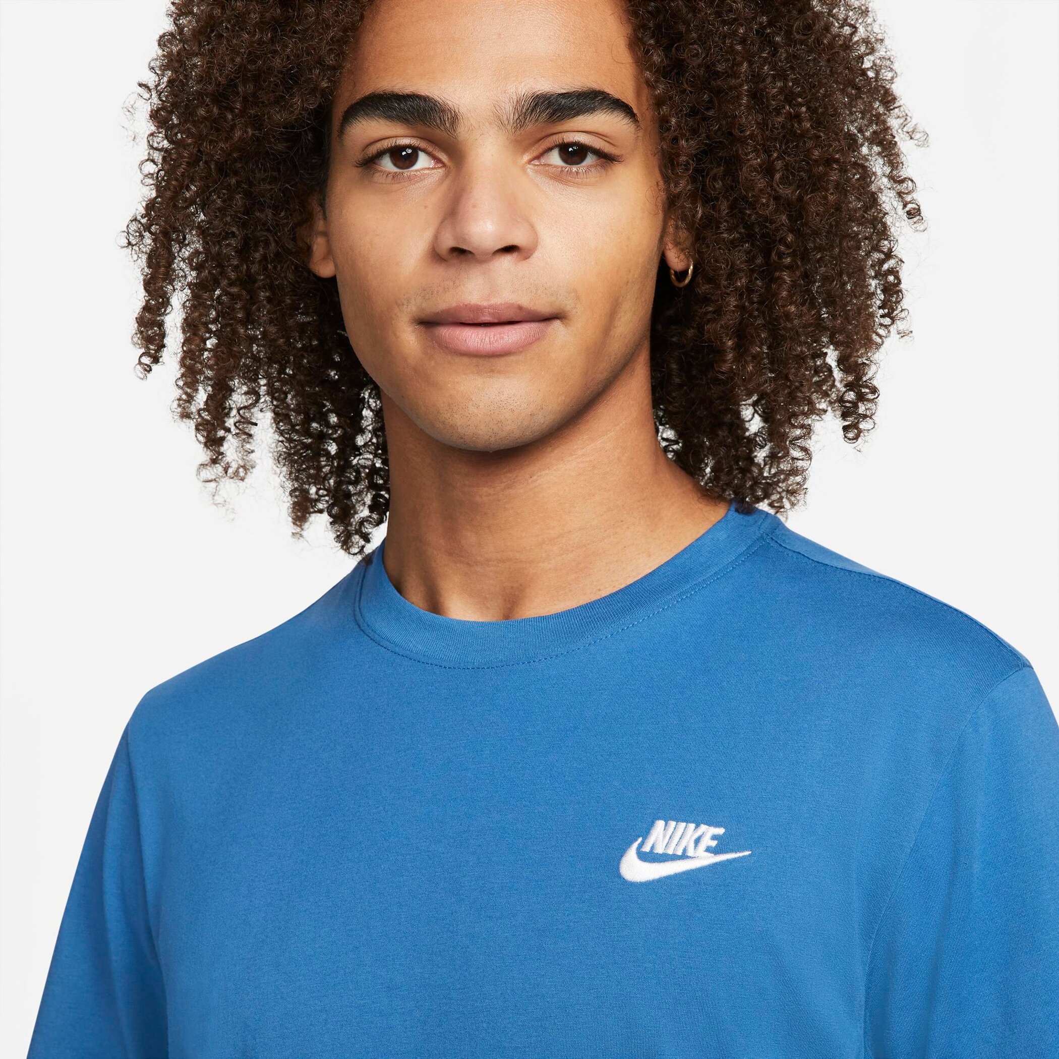 Nike M NSW Tee EMBRD Futura