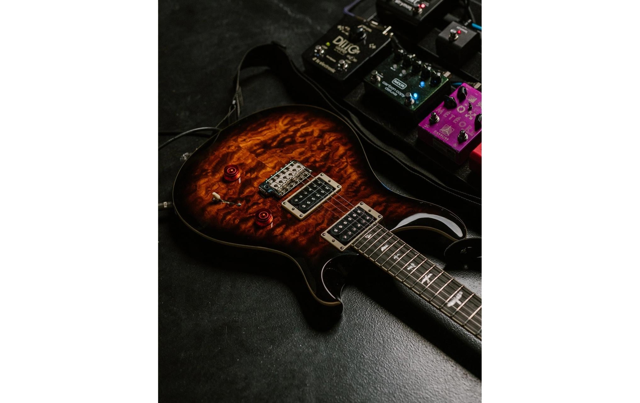 E-Gitarre SE Custom 24 Quilt Black Gold Burst<br>Moderne Auflage eines klassischen Gitarrenmodells