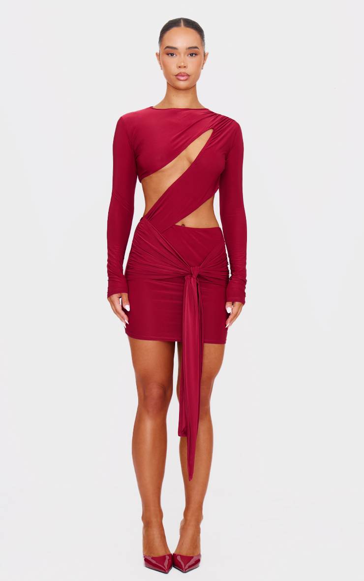 Robe Moulante Drapée À Manches Longues Avec Découpe Poitrine