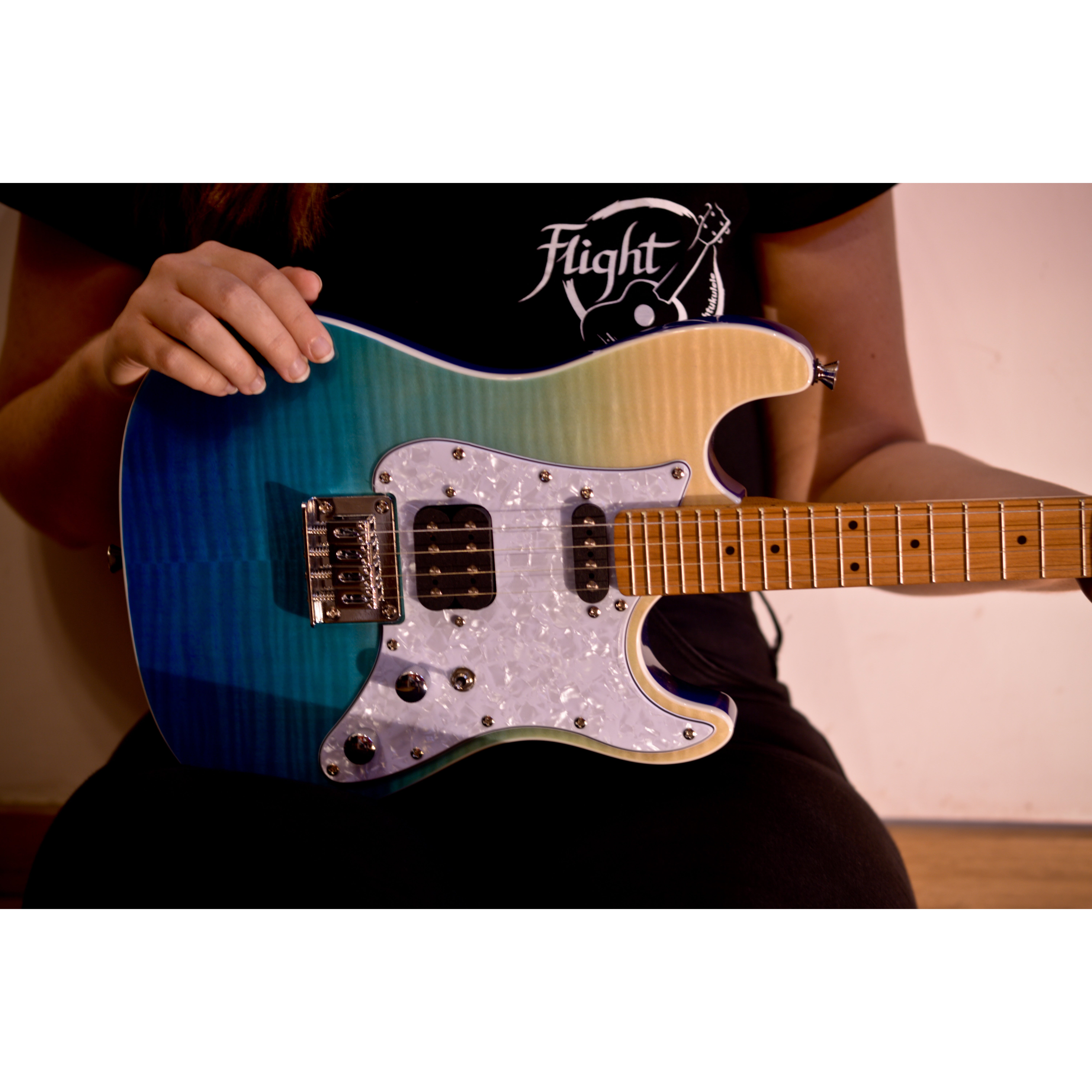 Flight Rock Series Pathfinder Tenor Transparent Blue elektrische solid body ukelele met gigbag