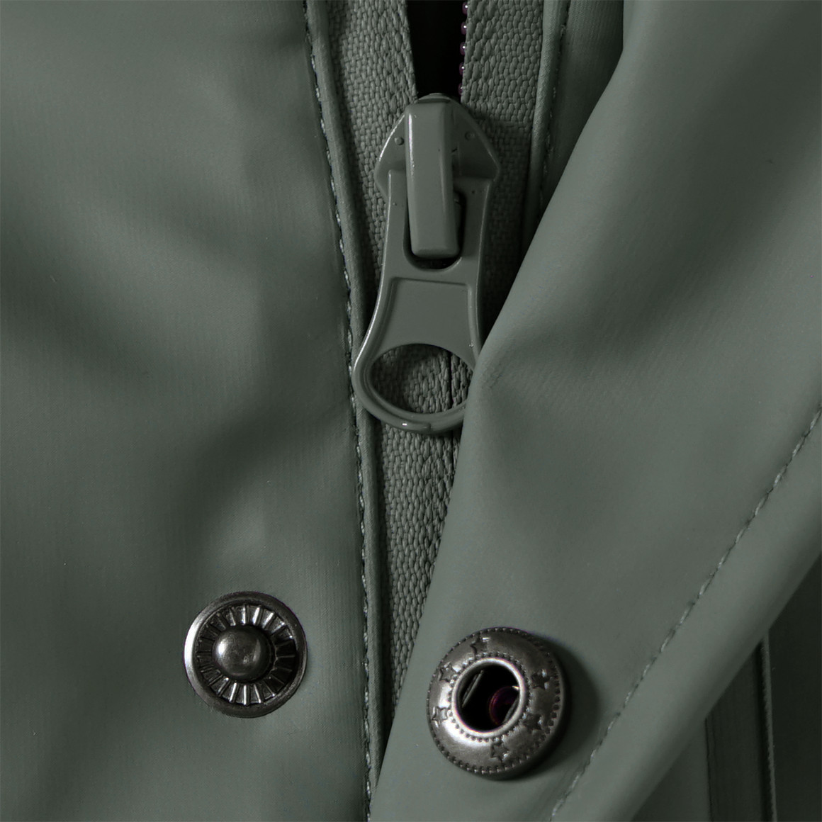Famy Kinder Regenoverall mit gestepptem Futter oliv